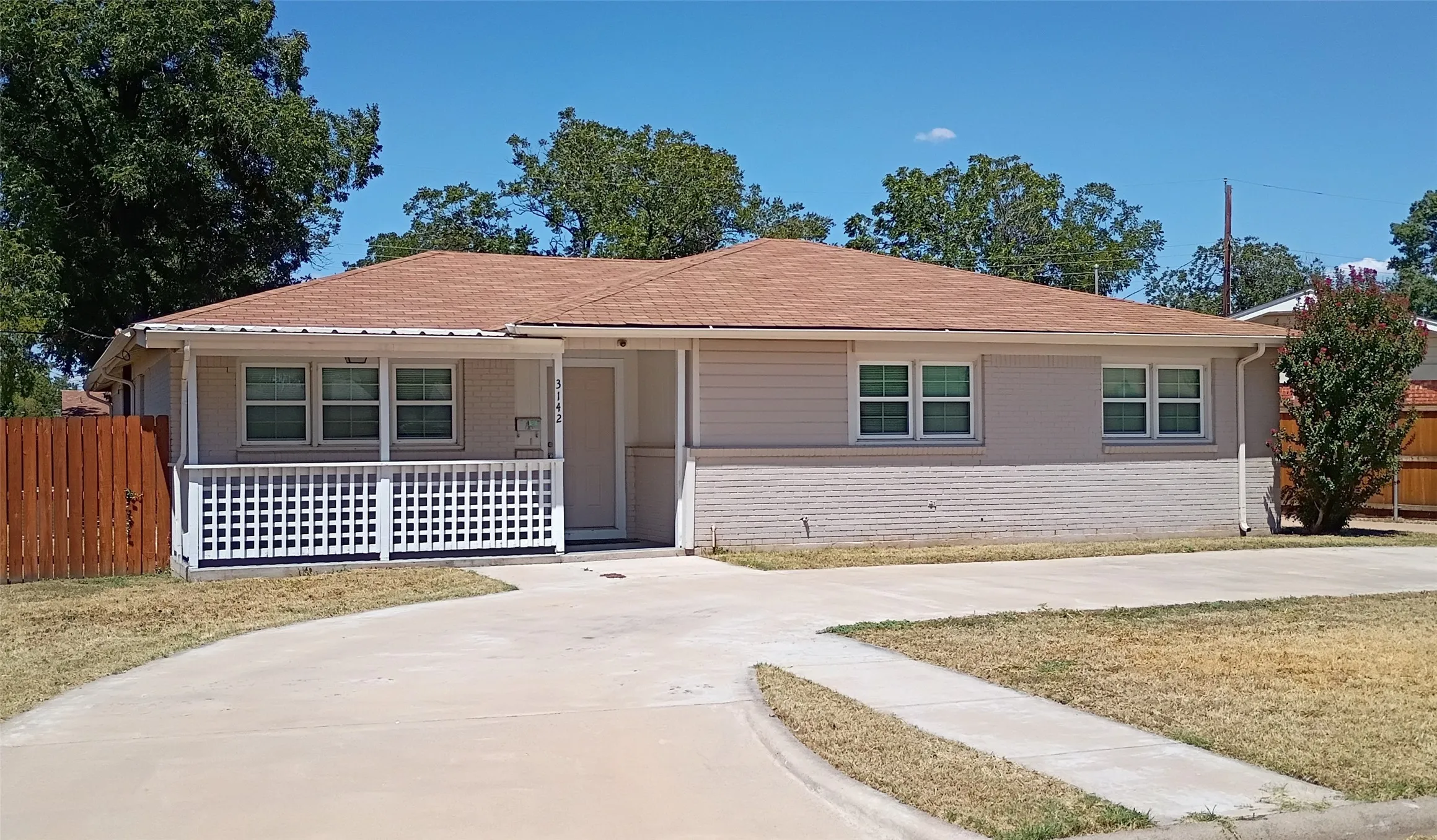 Single Family Residence For Sale in Taylor County , 3142 Columbia Drive, Abilene, Texas 79605, 3 Bedroom, 2 Bathroom, Garage spaces, 2,000 Sqft, built in 1958, mls#21390144, Real Estate Agent in Abilene, Homes For Sale in Taylor county, Homes For Sale in Abilene, Realtor in Abilene Texas, Real Estate Brokerage Independent Realty Texas, Luminita Cordes Realtor