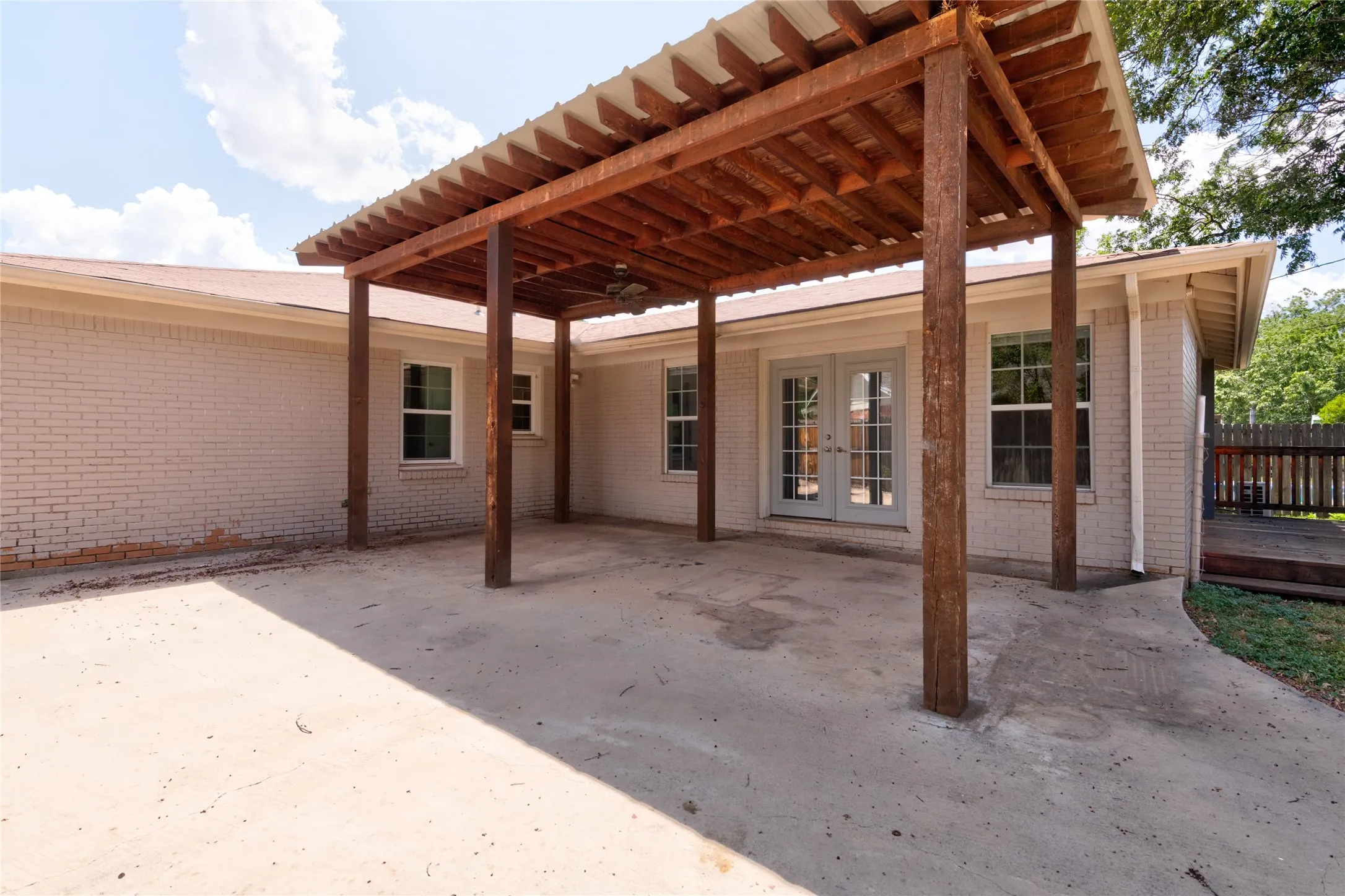 Single Family Residence For Sale in Taylor County , 3142 Columbia Drive, Abilene, Texas 79605, 3 Bedroom, 2 Bathroom, Garage spaces, 2,000 Sqft, built in 1958, mls#21390144, Real Estate Agent in Abilene, Homes For Sale in Taylor county, Homes For Sale in Abilene, Realtor in Abilene Texas, Real Estate Brokerage Independent Realty Texas, Luminita Cordes Realtor