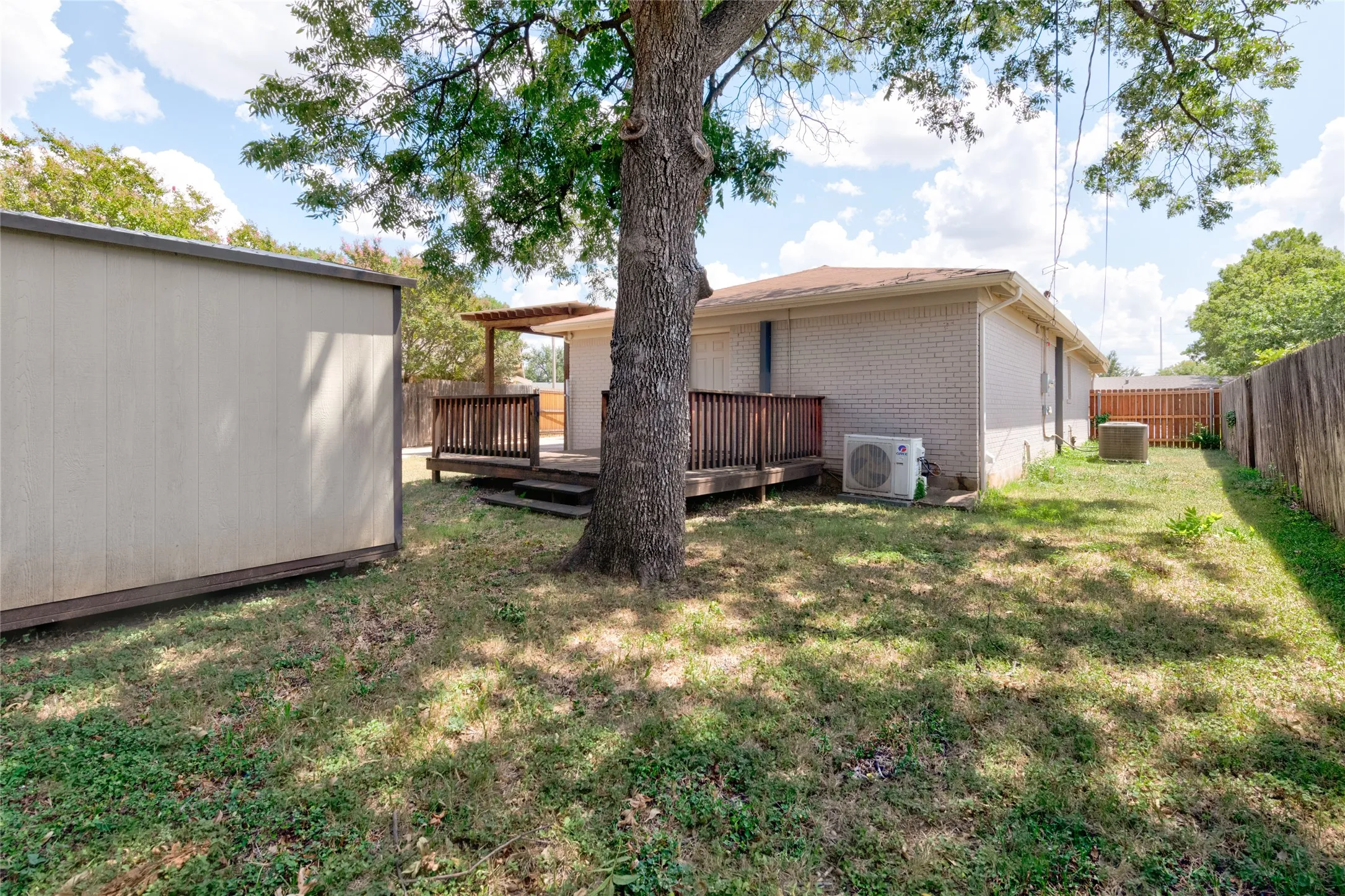 Single Family Residence For Sale in Taylor County , 3142 Columbia Drive, Abilene, Texas 79605, 3 Bedroom, 2 Bathroom, Garage spaces, 2,000 Sqft, built in 1958, mls#21390144, Real Estate Agent in Abilene, Homes For Sale in Taylor county, Homes For Sale in Abilene, Realtor in Abilene Texas, Real Estate Brokerage Independent Realty Texas, Luminita Cordes Realtor