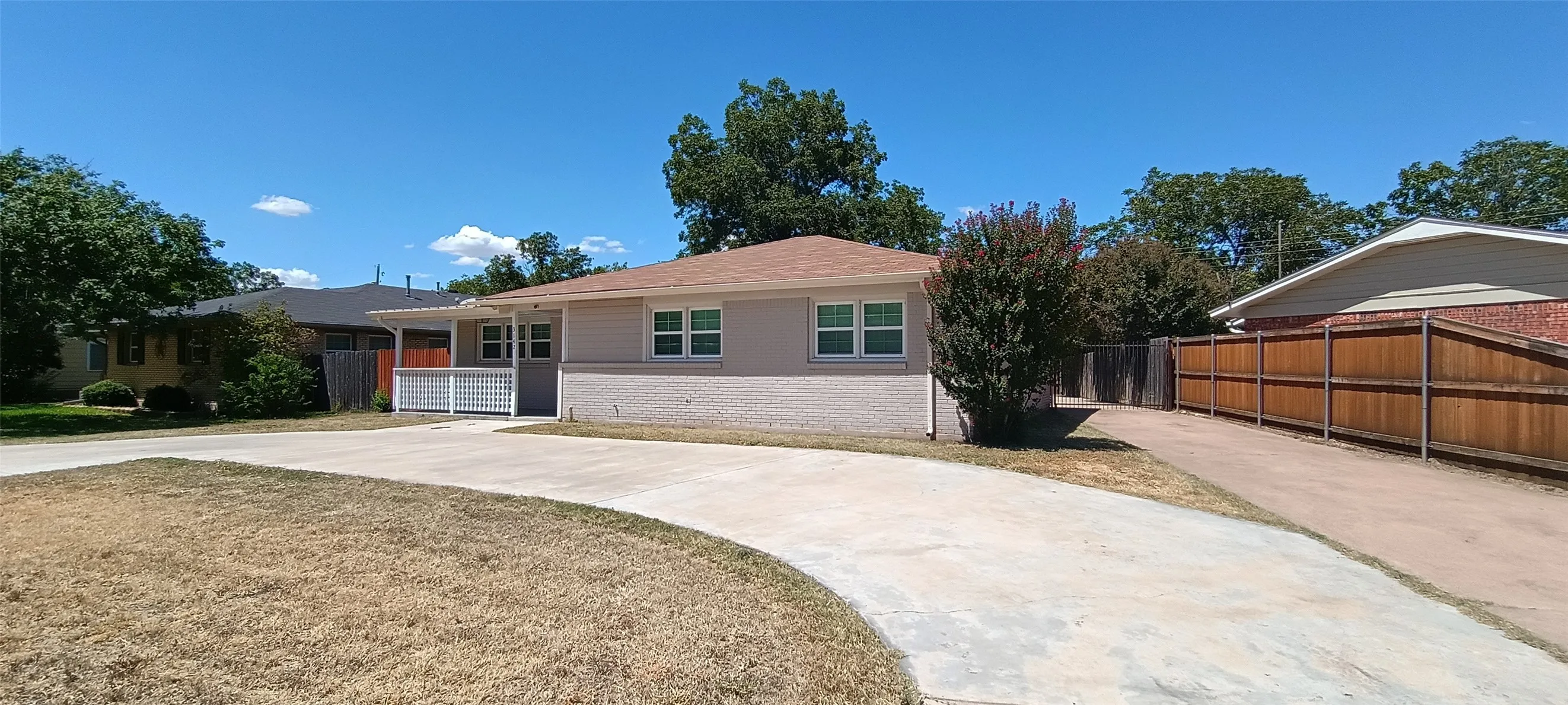 Single Family Residence For Sale in Taylor County , 3142 Columbia Drive, Abilene, Texas 79605, 3 Bedroom, 2 Bathroom, Garage spaces, 2,000 Sqft, built in 1958, mls#21390144, Real Estate Agent in Abilene, Homes For Sale in Taylor county, Homes For Sale in Abilene, Realtor in Abilene Texas, Real Estate Brokerage Independent Realty Texas, Luminita Cordes Realtor