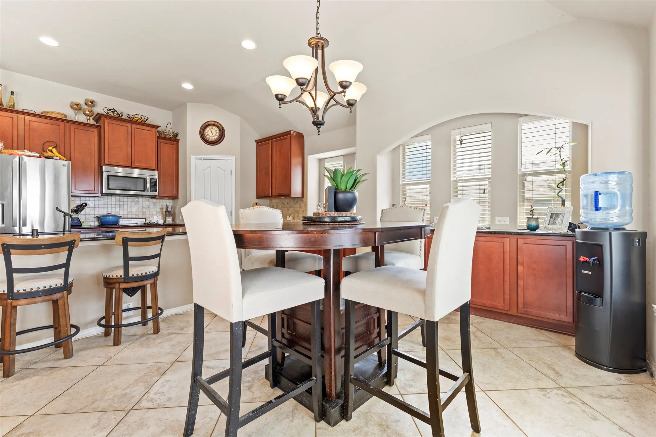 Single Family Residence For Sale in Ellis County , 726 Celebrity Court, Midlothian, Texas 76065, 4 Bedroom, 2 Bathroom, 2 Garage spaces, 2,270 Sqft, built in 2010, mls#21389388, Real Estate Agent in Midlothian, Homes For Sale in Ellis county, Homes For Sale in Midlothian, Realtor in Midlothian Texas, Real Estate Brokerage Independent Realty Texas, Luminita Cordes Realtor