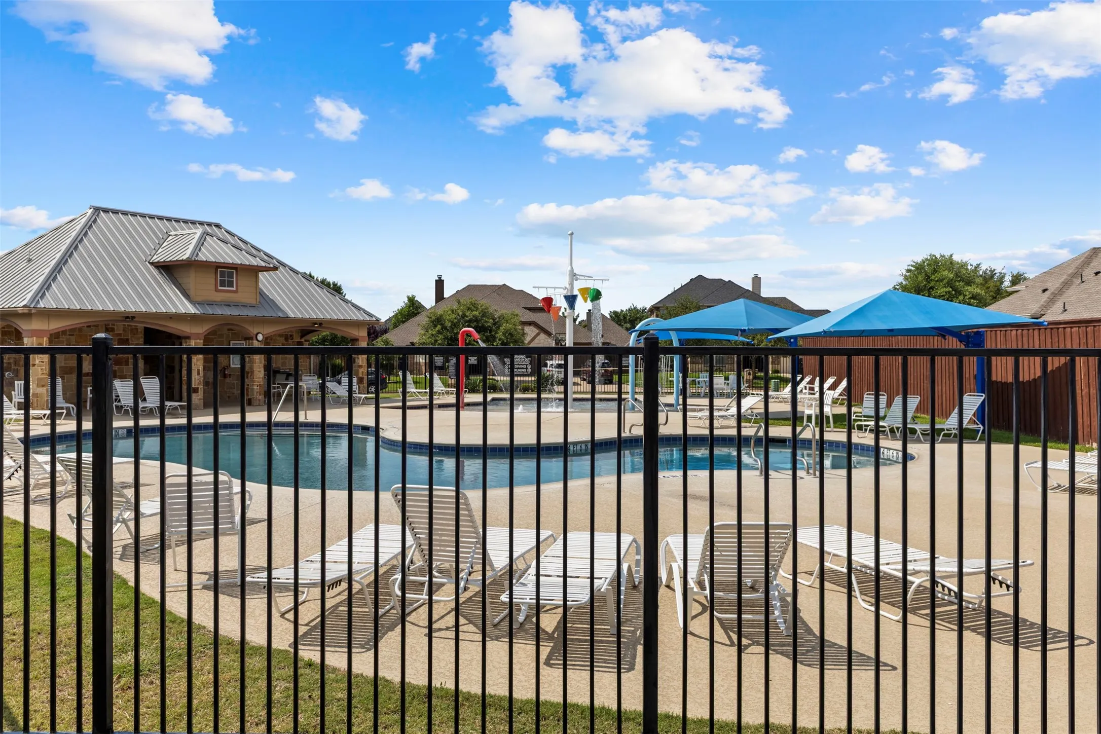 Single Family Residence For Sale in Ellis County , 726 Celebrity Court, Midlothian, Texas 76065, 4 Bedroom, 2 Bathroom, 2 Garage spaces, 2,270 Sqft, built in 2010, mls#21389388, Real Estate Agent in Midlothian, Homes For Sale in Ellis county, Homes For Sale in Midlothian, Realtor in Midlothian Texas, Real Estate Brokerage Independent Realty Texas, Luminita Cordes Realtor