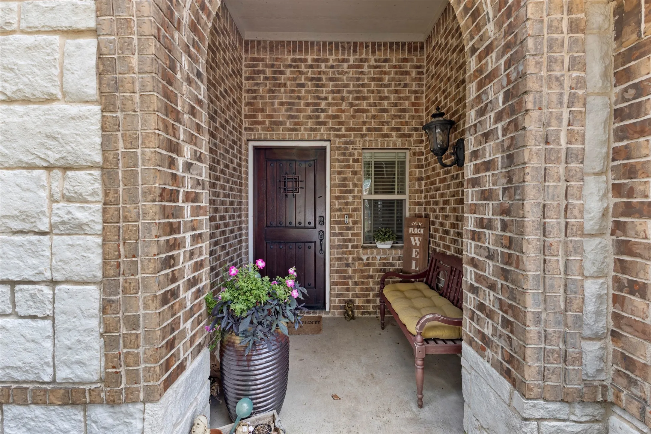 Single Family Residence For Sale in Ellis County , 726 Celebrity Court, Midlothian, Texas 76065, 4 Bedroom, 2 Bathroom, 2 Garage spaces, 2,270 Sqft, built in 2010, mls#21389388, Real Estate Agent in Midlothian, Homes For Sale in Ellis county, Homes For Sale in Midlothian, Realtor in Midlothian Texas, Real Estate Brokerage Independent Realty Texas, Luminita Cordes Realtor