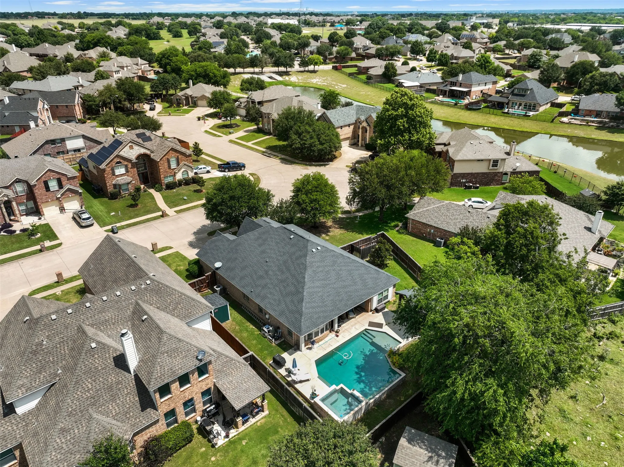 Single Family Residence For Sale in Ellis County , 726 Celebrity Court, Midlothian, Texas 76065, 4 Bedroom, 2 Bathroom, 2 Garage spaces, 2,270 Sqft, built in 2010, mls#21389388, Real Estate Agent in Midlothian, Homes For Sale in Ellis county, Homes For Sale in Midlothian, Realtor in Midlothian Texas, Real Estate Brokerage Independent Realty Texas, Luminita Cordes Realtor