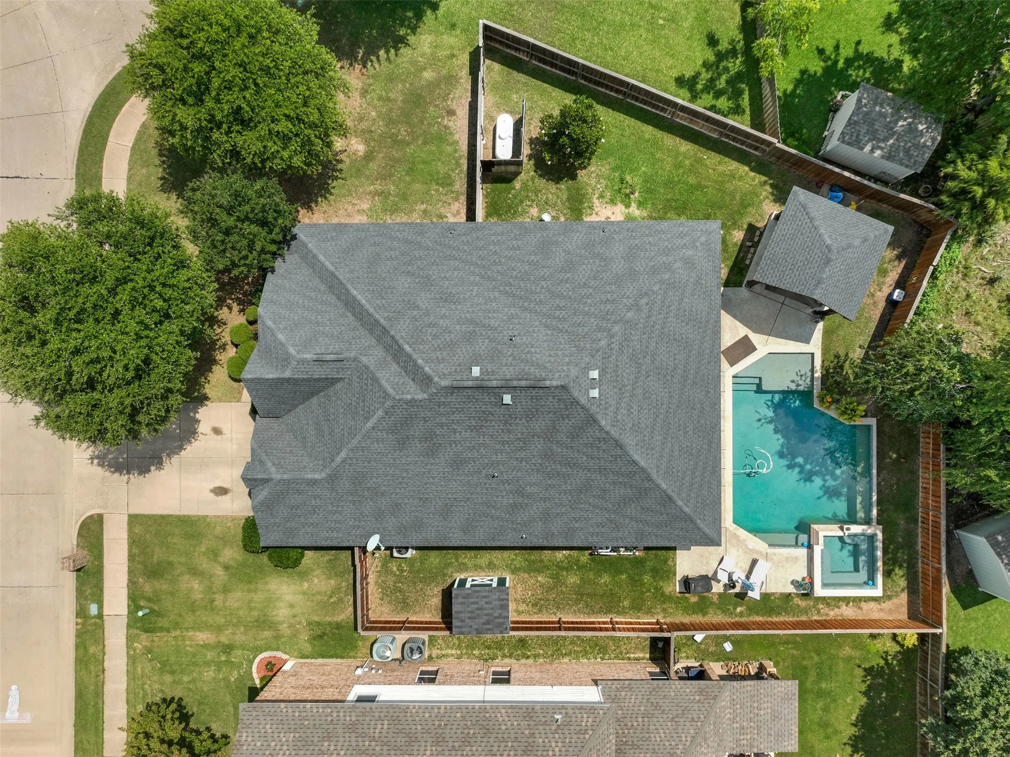 Single Family Residence For Sale in Ellis County , 726 Celebrity Court, Midlothian, Texas 76065, 4 Bedroom, 2 Bathroom, 2 Garage spaces, 2,270 Sqft, built in 2010, mls#21389388, Real Estate Agent in Midlothian, Homes For Sale in Ellis county, Homes For Sale in Midlothian, Realtor in Midlothian Texas, Real Estate Brokerage Independent Realty Texas, Luminita Cordes Realtor