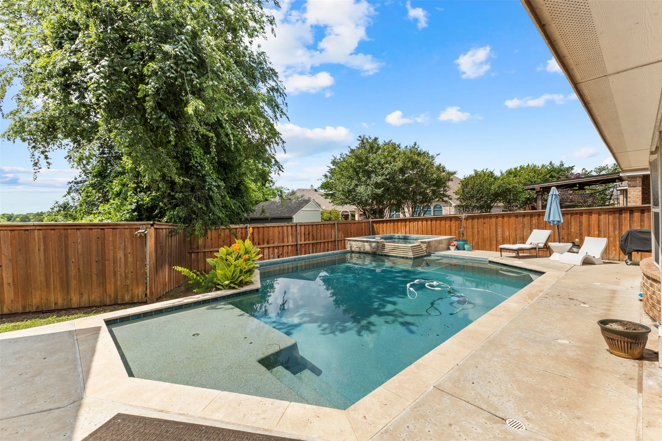 Single Family Residence For Sale in Ellis County , 726 Celebrity Court, Midlothian, Texas 76065, 4 Bedroom, 2 Bathroom, 2 Garage spaces, 2,270 Sqft, built in 2010, mls#21389388, Real Estate Agent in Midlothian, Homes For Sale in Ellis county, Homes For Sale in Midlothian, Realtor in Midlothian Texas, Real Estate Brokerage Independent Realty Texas, Luminita Cordes Realtor
