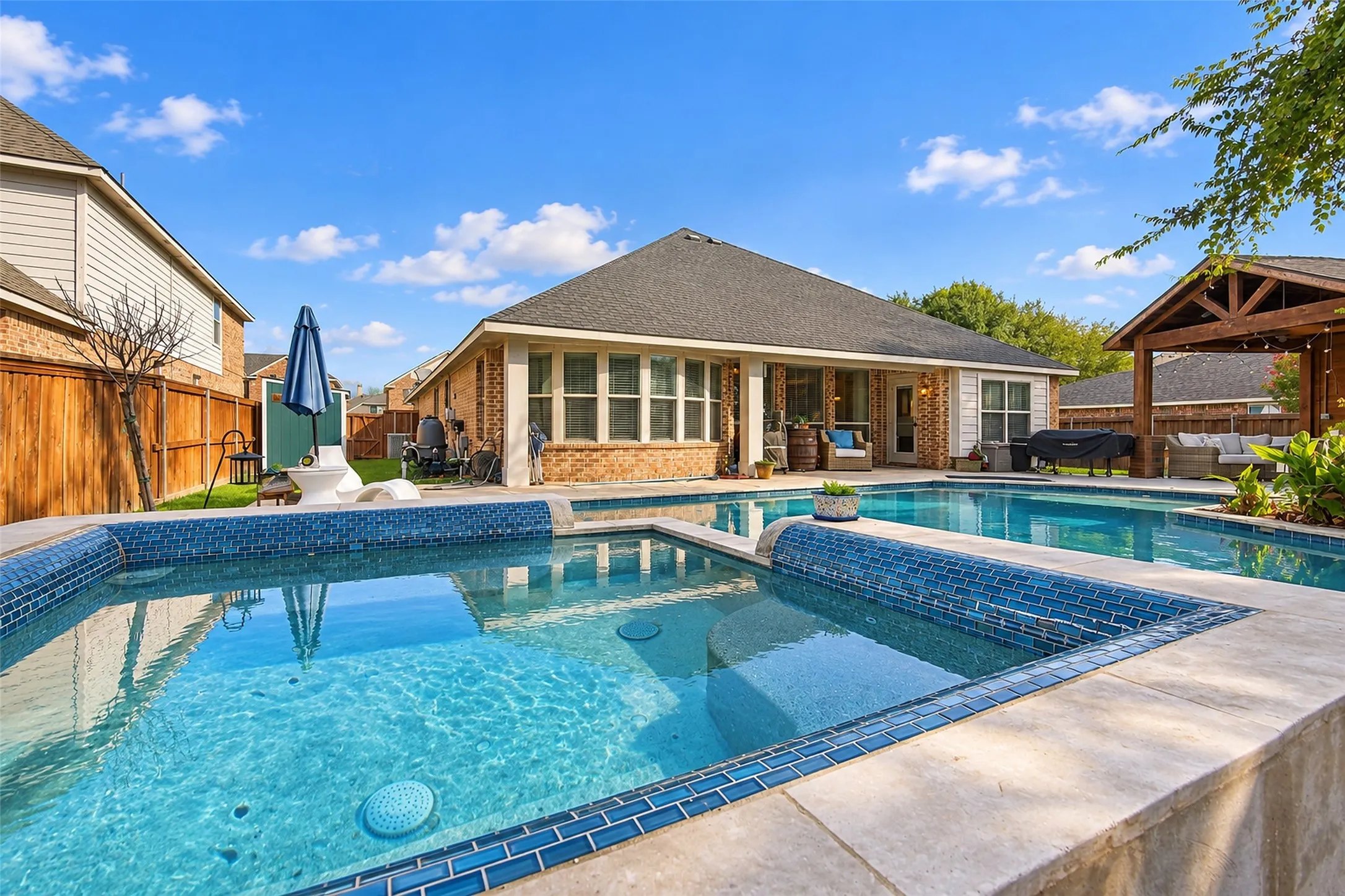 Single Family Residence For Sale in Ellis County , 726 Celebrity Court, Midlothian, Texas 76065, 4 Bedroom, 2 Bathroom, 2 Garage spaces, 2,270 Sqft, built in 2010, mls#21389388, Real Estate Agent in Midlothian, Homes For Sale in Ellis county, Homes For Sale in Midlothian, Realtor in Midlothian Texas, Real Estate Brokerage Independent Realty Texas, Luminita Cordes Realtor