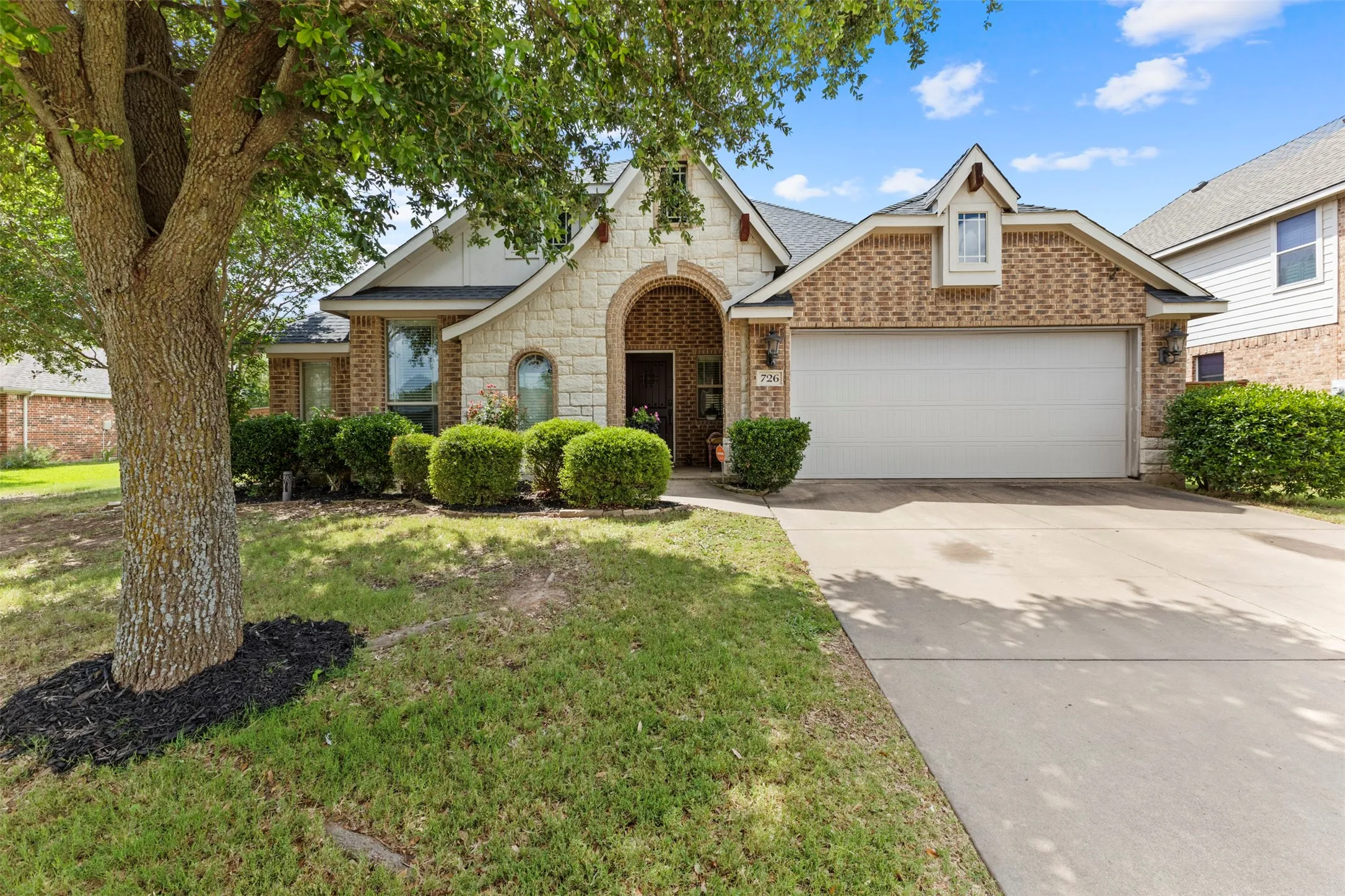 Single Family Residence For Sale in Ellis County , 726 Celebrity Court, Midlothian, Texas 76065, 4 Bedroom, 2 Bathroom, 2 Garage spaces, 2,270 Sqft, built in 2010, mls#21389388, Real Estate Agent in Midlothian, Homes For Sale in Ellis county, Homes For Sale in Midlothian, Realtor in Midlothian Texas, Real Estate Brokerage Independent Realty Texas, Luminita Cordes Realtor