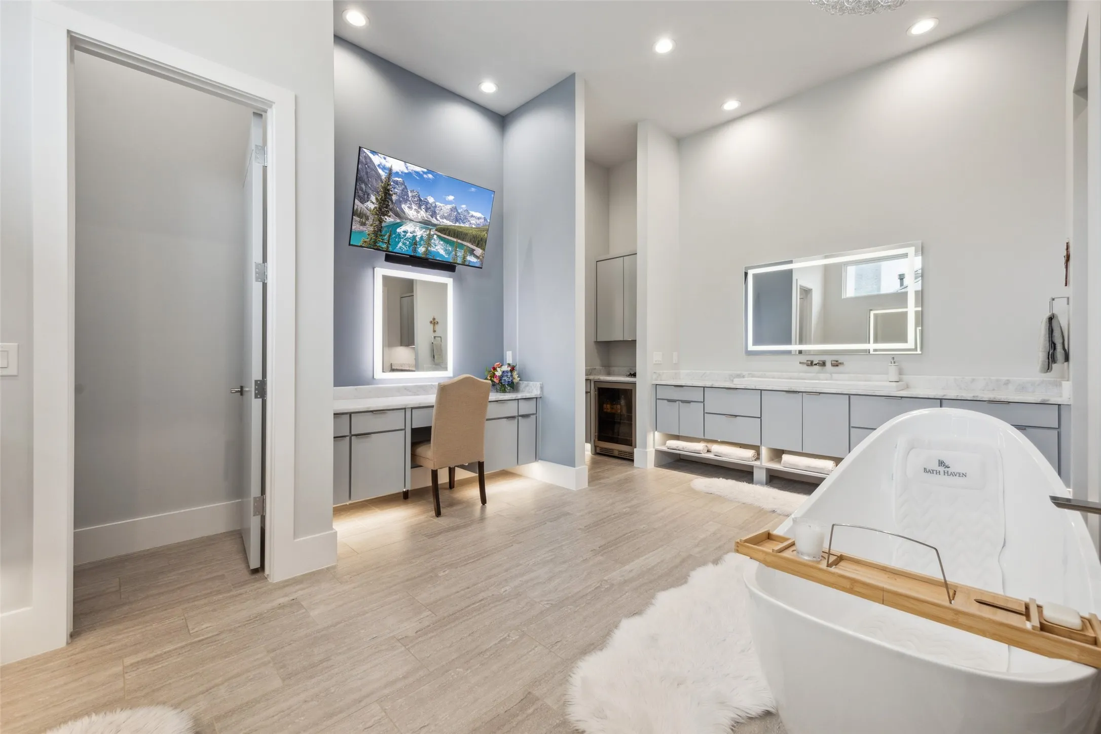 Single Family Residence For Sale in Rockwall County , 405 Kings Landing, Heath, Texas 75032, 4 Bedroom, 7 Bathroom, 3 Garage spaces, 5,734 Sqft, built in 2021, mls#21386962, Real Estate Agent in Heath, Homes For Sale in Rockwall county, Homes For Sale in Heath, Realtor in Heath Texas, Real Estate Brokerage Independent Realty Texas, Luminita Cordes Realtor