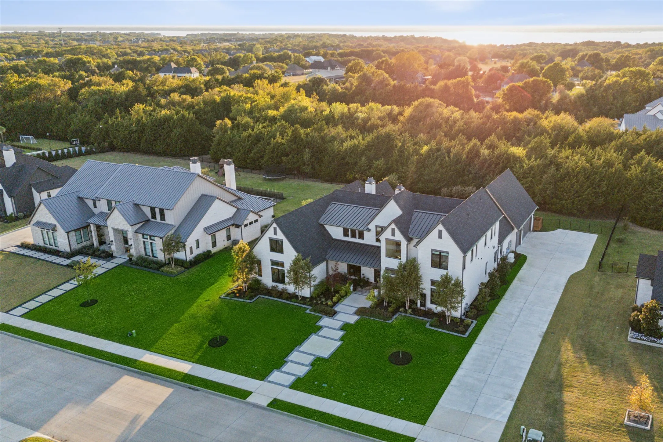 Single Family Residence For Sale in Rockwall County , 405 Kings Landing, Heath, Texas 75032, 4 Bedroom, 7 Bathroom, 3 Garage spaces, 5,734 Sqft, built in 2021, mls#21386962, Real Estate Agent in Heath, Homes For Sale in Rockwall county, Homes For Sale in Heath, Realtor in Heath Texas, Real Estate Brokerage Independent Realty Texas, Luminita Cordes Realtor