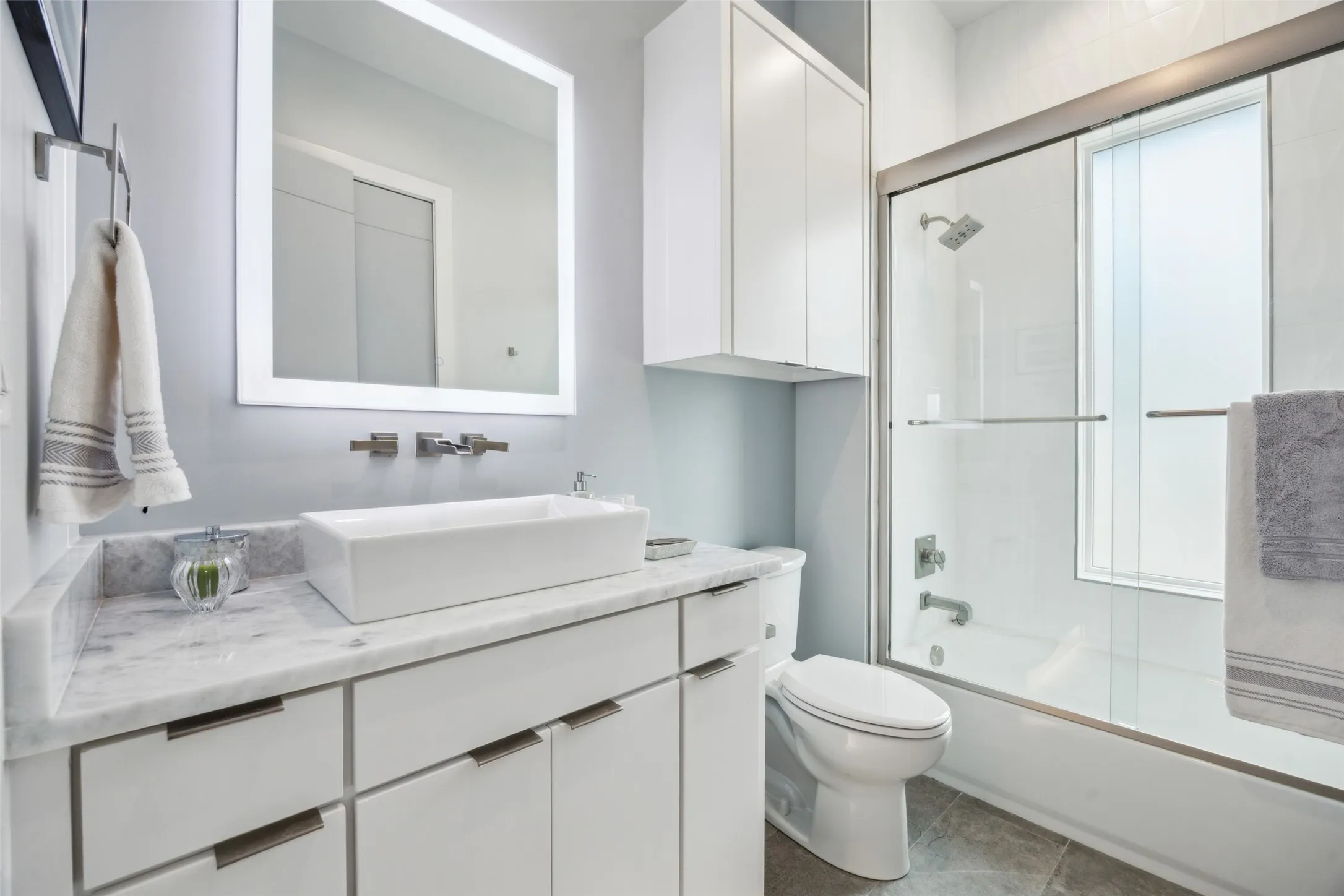 Single Family Residence For Sale in Rockwall County , 405 Kings Landing, Heath, Texas 75032, 4 Bedroom, 7 Bathroom, 3 Garage spaces, 5,734 Sqft, built in 2021, mls#21386962, Real Estate Agent in Heath, Homes For Sale in Rockwall county, Homes For Sale in Heath, Realtor in Heath Texas, Real Estate Brokerage Independent Realty Texas, Luminita Cordes Realtor