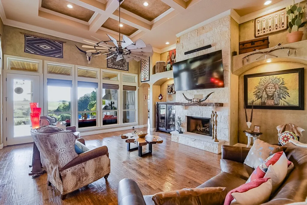 Single Family Residence For Sale in Parker County , 173 Pinnacle Peak Lane, Weatherford, Texas 76087, 3 Bedroom, 3 Bathroom, 3 Garage spaces, 3,452 Sqft, built in 2009, mls#21388951, Real Estate Agent in Weatherford, Homes For Sale in Parker county, Homes For Sale in Weatherford, Realtor in Weatherford Texas, Real Estate Brokerage Independent Realty Texas, Luminita Cordes Realtor