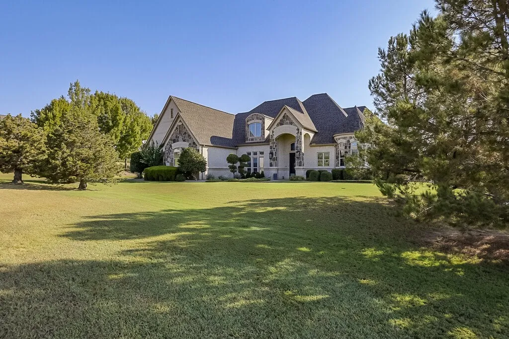 Single Family Residence For Sale in Parker County , 173 Pinnacle Peak Lane, Weatherford, Texas 76087, 3 Bedroom, 3 Bathroom, 3 Garage spaces, 3,452 Sqft, built in 2009, mls#21388951, Real Estate Agent in Weatherford, Homes For Sale in Parker county, Homes For Sale in Weatherford, Realtor in Weatherford Texas, Real Estate Brokerage Independent Realty Texas, Luminita Cordes Realtor