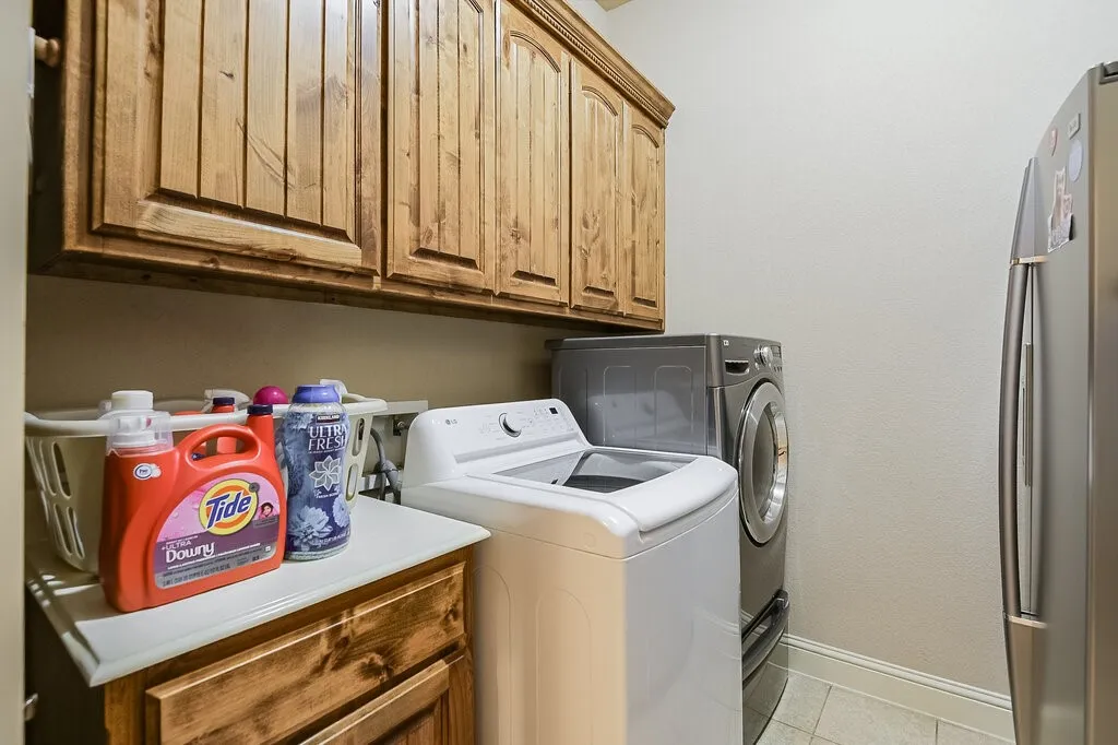 Single Family Residence For Sale in Parker County , 173 Pinnacle Peak Lane, Weatherford, Texas 76087, 3 Bedroom, 3 Bathroom, 3 Garage spaces, 3,452 Sqft, built in 2009, mls#21388951, Real Estate Agent in Weatherford, Homes For Sale in Parker county, Homes For Sale in Weatherford, Realtor in Weatherford Texas, Real Estate Brokerage Independent Realty Texas, Luminita Cordes Realtor