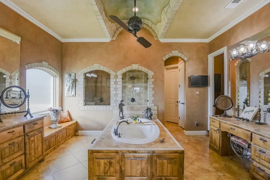 Single Family Residence For Sale in Parker County , 173 Pinnacle Peak Lane, Weatherford, Texas 76087, 3 Bedroom, 3 Bathroom, 3 Garage spaces, 3,452 Sqft, built in 2009, mls#21388951, Real Estate Agent in Weatherford, Homes For Sale in Parker county, Homes For Sale in Weatherford, Realtor in Weatherford Texas, Real Estate Brokerage Independent Realty Texas, Luminita Cordes Realtor