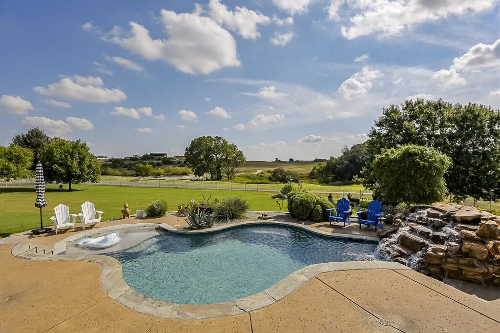 Single Family Residence For Sale in Parker County , 173 Pinnacle Peak Lane, Weatherford, Texas 76087, 3 Bedroom, 3 Bathroom, 3 Garage spaces, 3,452 Sqft, built in 2009, mls#21388951, Real Estate Agent in Weatherford, Homes For Sale in Parker county, Homes For Sale in Weatherford, Realtor in Weatherford Texas, Real Estate Brokerage Independent Realty Texas, Luminita Cordes Realtor
