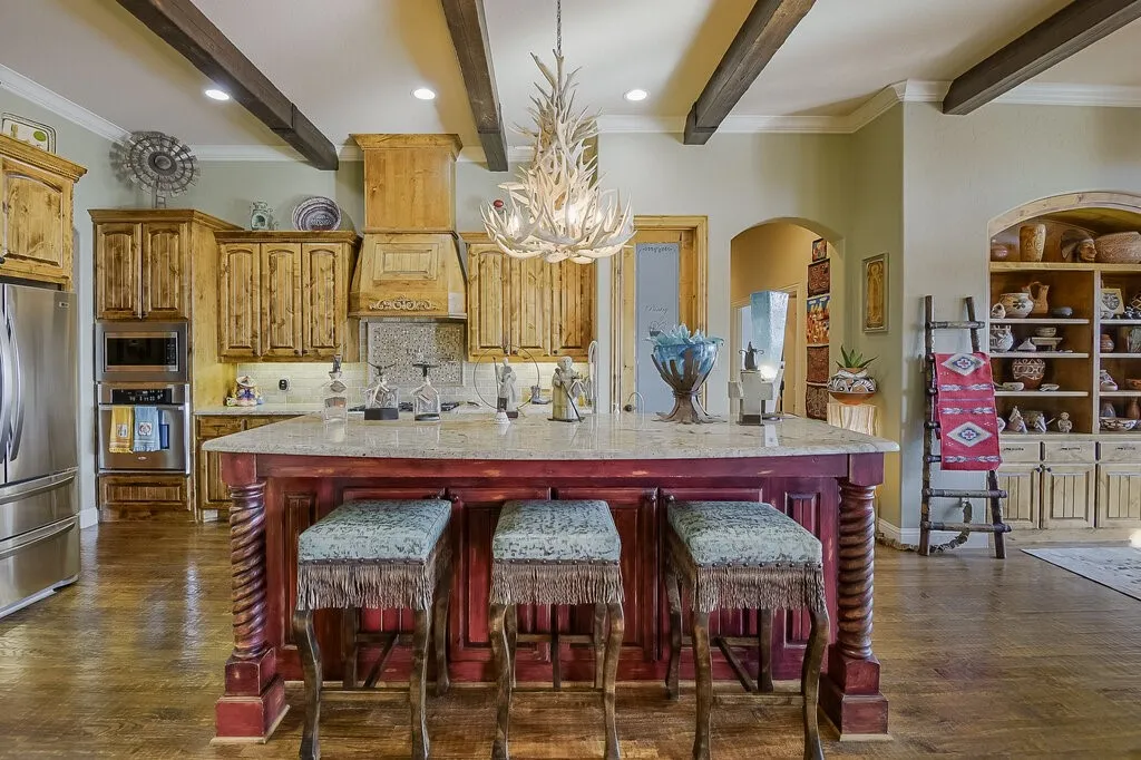 Single Family Residence For Sale in Parker County , 173 Pinnacle Peak Lane, Weatherford, Texas 76087, 3 Bedroom, 3 Bathroom, 3 Garage spaces, 3,452 Sqft, built in 2009, mls#21388951, Real Estate Agent in Weatherford, Homes For Sale in Parker county, Homes For Sale in Weatherford, Realtor in Weatherford Texas, Real Estate Brokerage Independent Realty Texas, Luminita Cordes Realtor