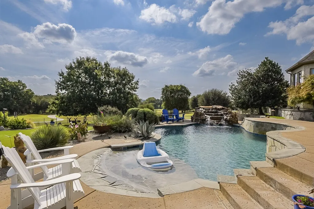 Single Family Residence For Sale in Parker County , 173 Pinnacle Peak Lane, Weatherford, Texas 76087, 3 Bedroom, 3 Bathroom, 3 Garage spaces, 3,452 Sqft, built in 2009, mls#21388951, Real Estate Agent in Weatherford, Homes For Sale in Parker county, Homes For Sale in Weatherford, Realtor in Weatherford Texas, Real Estate Brokerage Independent Realty Texas, Luminita Cordes Realtor