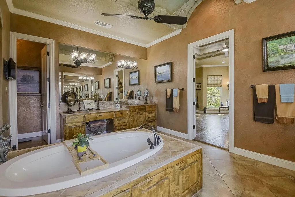 Single Family Residence For Sale in Parker County , 173 Pinnacle Peak Lane, Weatherford, Texas 76087, 3 Bedroom, 3 Bathroom, 3 Garage spaces, 3,452 Sqft, built in 2009, mls#21388951, Real Estate Agent in Weatherford, Homes For Sale in Parker county, Homes For Sale in Weatherford, Realtor in Weatherford Texas, Real Estate Brokerage Independent Realty Texas, Luminita Cordes Realtor