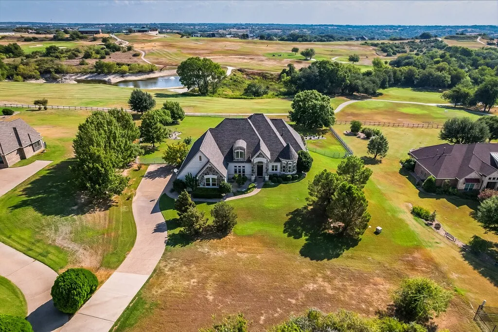 Single Family Residence For Sale in Parker County , 173 Pinnacle Peak Lane, Weatherford, Texas 76087, 3 Bedroom, 3 Bathroom, 3 Garage spaces, 3,452 Sqft, built in 2009, mls#21388951, Real Estate Agent in Weatherford, Homes For Sale in Parker county, Homes For Sale in Weatherford, Realtor in Weatherford Texas, Real Estate Brokerage Independent Realty Texas, Luminita Cordes Realtor