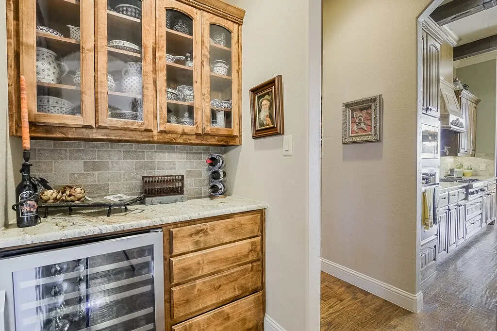 Single Family Residence For Sale in Parker County , 173 Pinnacle Peak Lane, Weatherford, Texas 76087, 3 Bedroom, 3 Bathroom, 3 Garage spaces, 3,452 Sqft, built in 2009, mls#21388951, Real Estate Agent in Weatherford, Homes For Sale in Parker county, Homes For Sale in Weatherford, Realtor in Weatherford Texas, Real Estate Brokerage Independent Realty Texas, Luminita Cordes Realtor