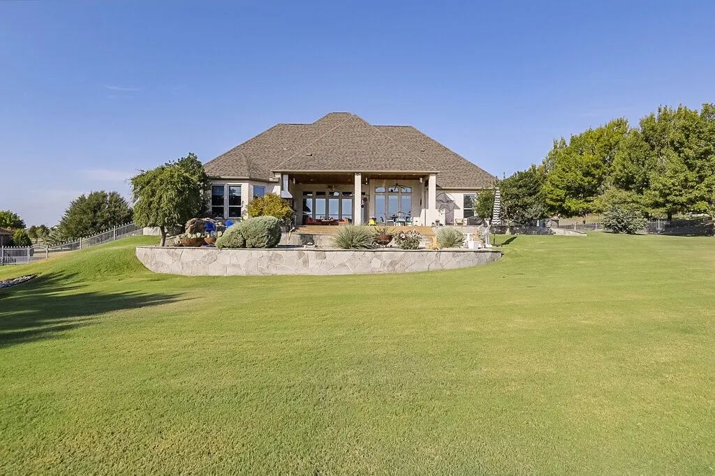 Single Family Residence For Sale in Parker County , 173 Pinnacle Peak Lane, Weatherford, Texas 76087, 3 Bedroom, 3 Bathroom, 3 Garage spaces, 3,452 Sqft, built in 2009, mls#21388951, Real Estate Agent in Weatherford, Homes For Sale in Parker county, Homes For Sale in Weatherford, Realtor in Weatherford Texas, Real Estate Brokerage Independent Realty Texas, Luminita Cordes Realtor