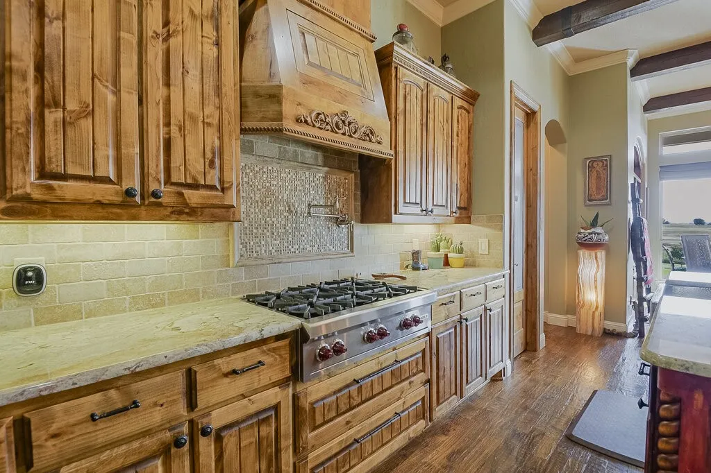 Single Family Residence For Sale in Parker County , 173 Pinnacle Peak Lane, Weatherford, Texas 76087, 3 Bedroom, 3 Bathroom, 3 Garage spaces, 3,452 Sqft, built in 2009, mls#21388951, Real Estate Agent in Weatherford, Homes For Sale in Parker county, Homes For Sale in Weatherford, Realtor in Weatherford Texas, Real Estate Brokerage Independent Realty Texas, Luminita Cordes Realtor