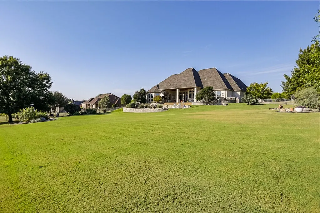 Single Family Residence For Sale in Parker County , 173 Pinnacle Peak Lane, Weatherford, Texas 76087, 3 Bedroom, 3 Bathroom, 3 Garage spaces, 3,452 Sqft, built in 2009, mls#21388951, Real Estate Agent in Weatherford, Homes For Sale in Parker county, Homes For Sale in Weatherford, Realtor in Weatherford Texas, Real Estate Brokerage Independent Realty Texas, Luminita Cordes Realtor