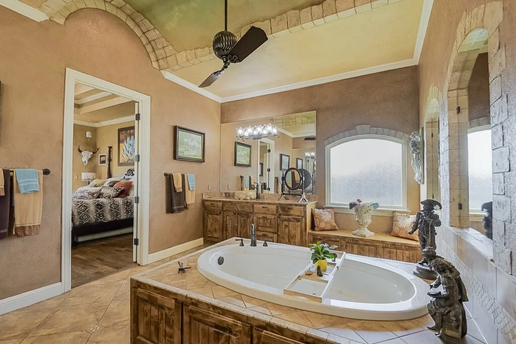 Single Family Residence For Sale in Parker County , 173 Pinnacle Peak Lane, Weatherford, Texas 76087, 3 Bedroom, 3 Bathroom, 3 Garage spaces, 3,452 Sqft, built in 2009, mls#21388951, Real Estate Agent in Weatherford, Homes For Sale in Parker county, Homes For Sale in Weatherford, Realtor in Weatherford Texas, Real Estate Brokerage Independent Realty Texas, Luminita Cordes Realtor