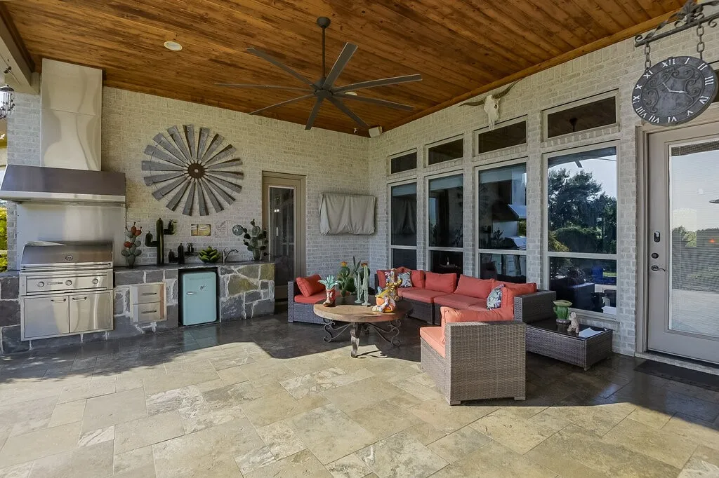 Single Family Residence For Sale in Parker County , 173 Pinnacle Peak Lane, Weatherford, Texas 76087, 3 Bedroom, 3 Bathroom, 3 Garage spaces, 3,452 Sqft, built in 2009, mls#21388951, Real Estate Agent in Weatherford, Homes For Sale in Parker county, Homes For Sale in Weatherford, Realtor in Weatherford Texas, Real Estate Brokerage Independent Realty Texas, Luminita Cordes Realtor