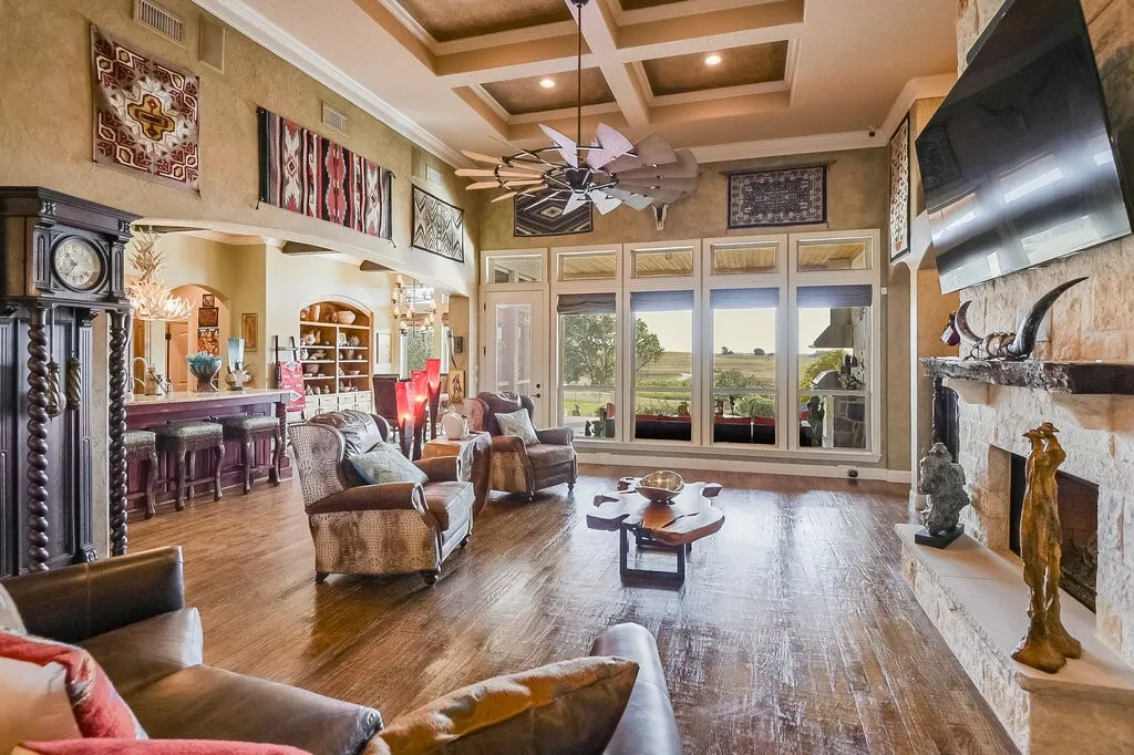 Single Family Residence For Sale in Parker County , 173 Pinnacle Peak Lane, Weatherford, Texas 76087, 3 Bedroom, 3 Bathroom, 3 Garage spaces, 3,452 Sqft, built in 2009, mls#21388951, Real Estate Agent in Weatherford, Homes For Sale in Parker county, Homes For Sale in Weatherford, Realtor in Weatherford Texas, Real Estate Brokerage Independent Realty Texas, Luminita Cordes Realtor