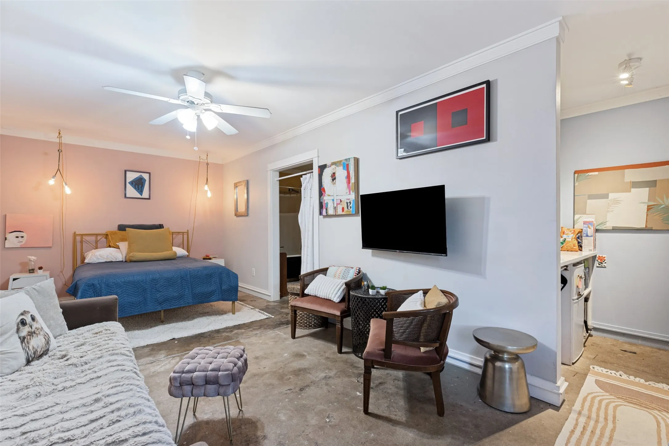 Open and adaptable, the Guest House combines living and sleeping space with a cool, relaxed studio vibe.

