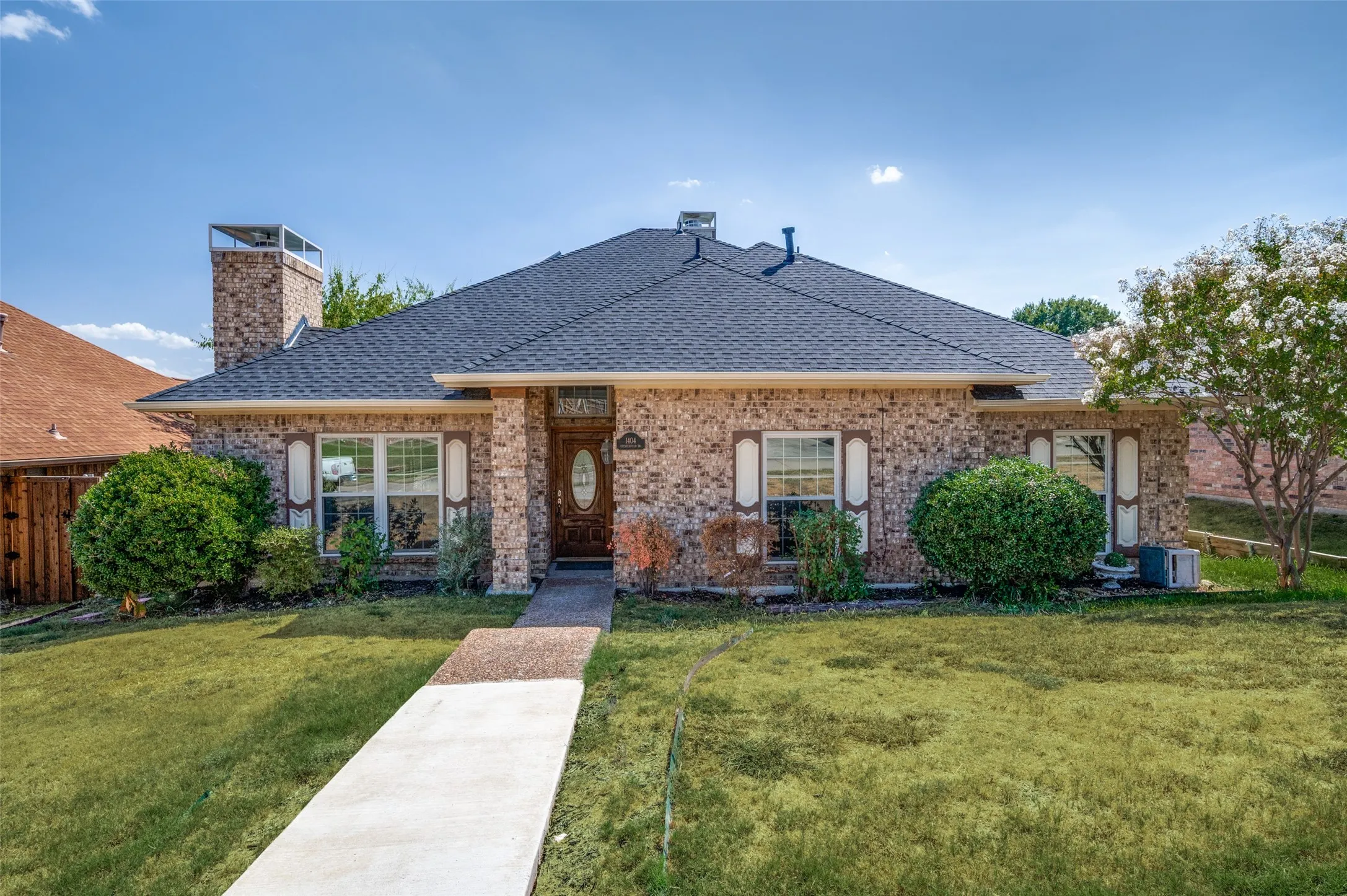Single Family Residence For Sale in Denton County , 1404 Chesterfield Drive, Carrollton, Texas 75007, 4 Bedroom, 2 Bathroom, 2 Garage spaces, 2,132 Sqft, built in 1985, mls#21388578, Real Estate Agent in Carrollton, Homes For Sale in Denton county, Homes For Sale in Carrollton, Realtor in Carrollton Texas, Real Estate Brokerage Independent Realty Texas, Luminita Cordes Realtor