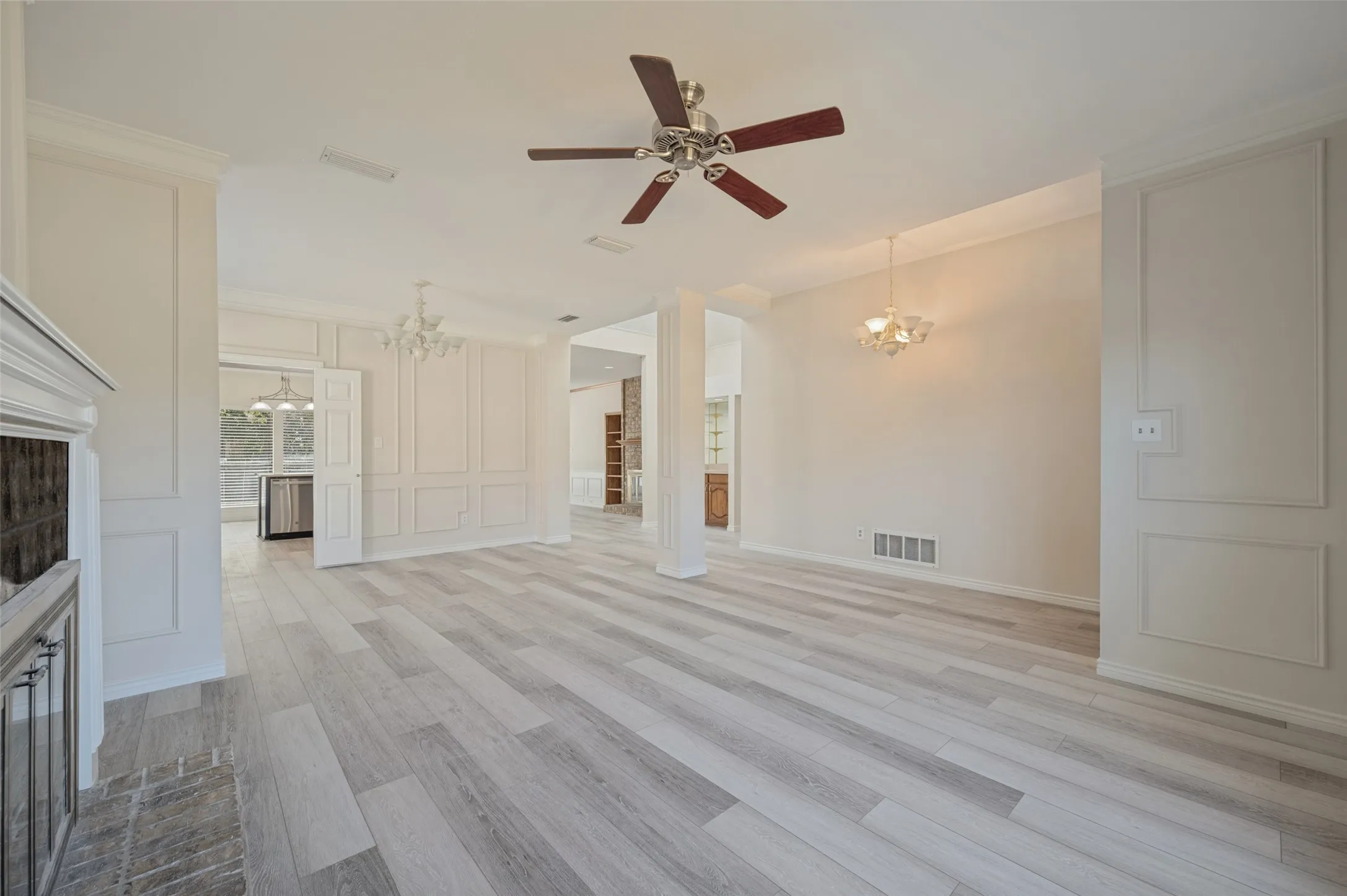 Single Family Residence For Sale in Denton County , 1404 Chesterfield Drive, Carrollton, Texas 75007, 4 Bedroom, 2 Bathroom, 2 Garage spaces, 2,132 Sqft, built in 1985, mls#21388578, Real Estate Agent in Carrollton, Homes For Sale in Denton county, Homes For Sale in Carrollton, Realtor in Carrollton Texas, Real Estate Brokerage Independent Realty Texas, Luminita Cordes Realtor