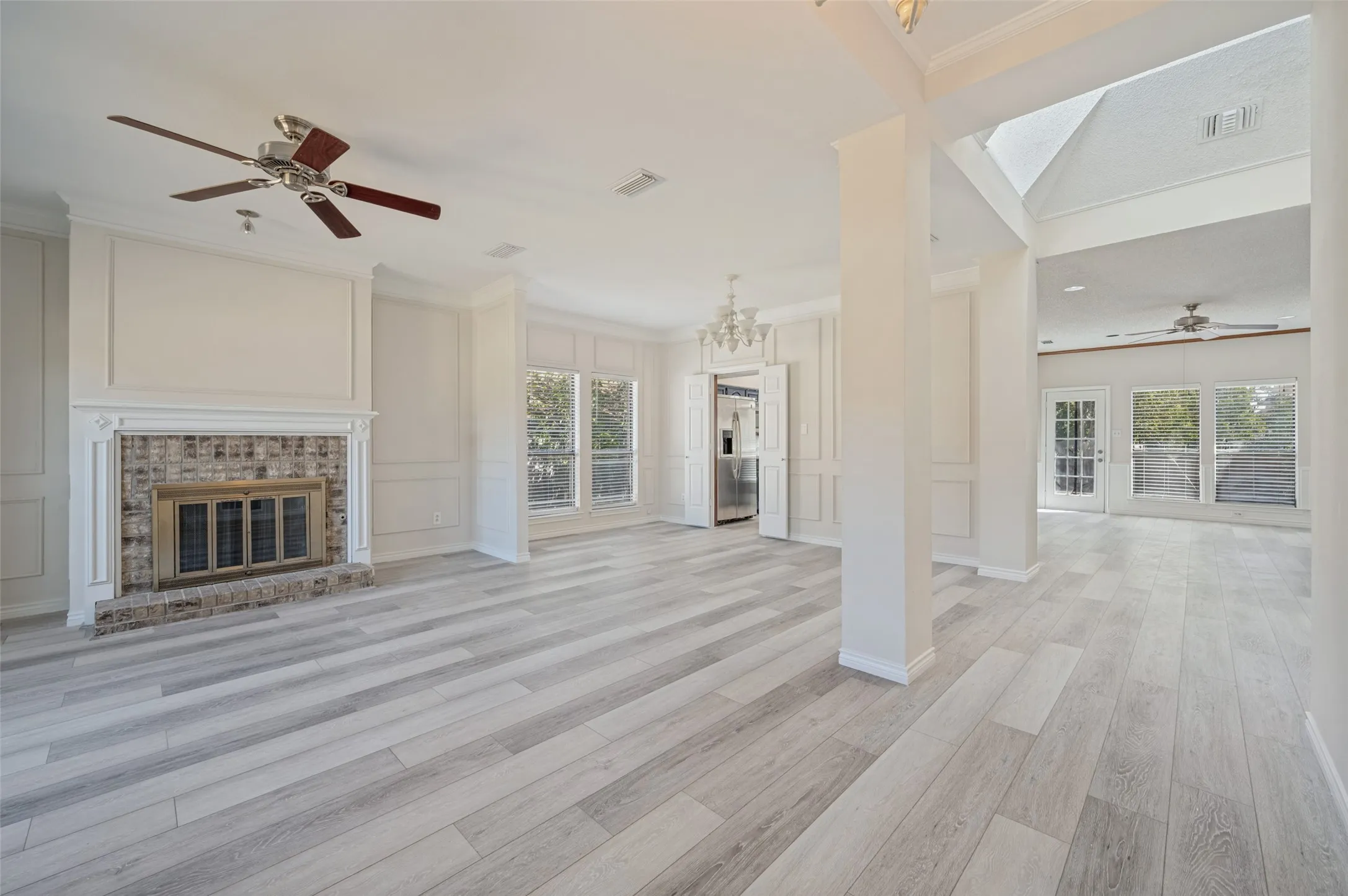 Single Family Residence For Sale in Denton County , 1404 Chesterfield Drive, Carrollton, Texas 75007, 4 Bedroom, 2 Bathroom, 2 Garage spaces, 2,132 Sqft, built in 1985, mls#21388578, Real Estate Agent in Carrollton, Homes For Sale in Denton county, Homes For Sale in Carrollton, Realtor in Carrollton Texas, Real Estate Brokerage Independent Realty Texas, Luminita Cordes Realtor
