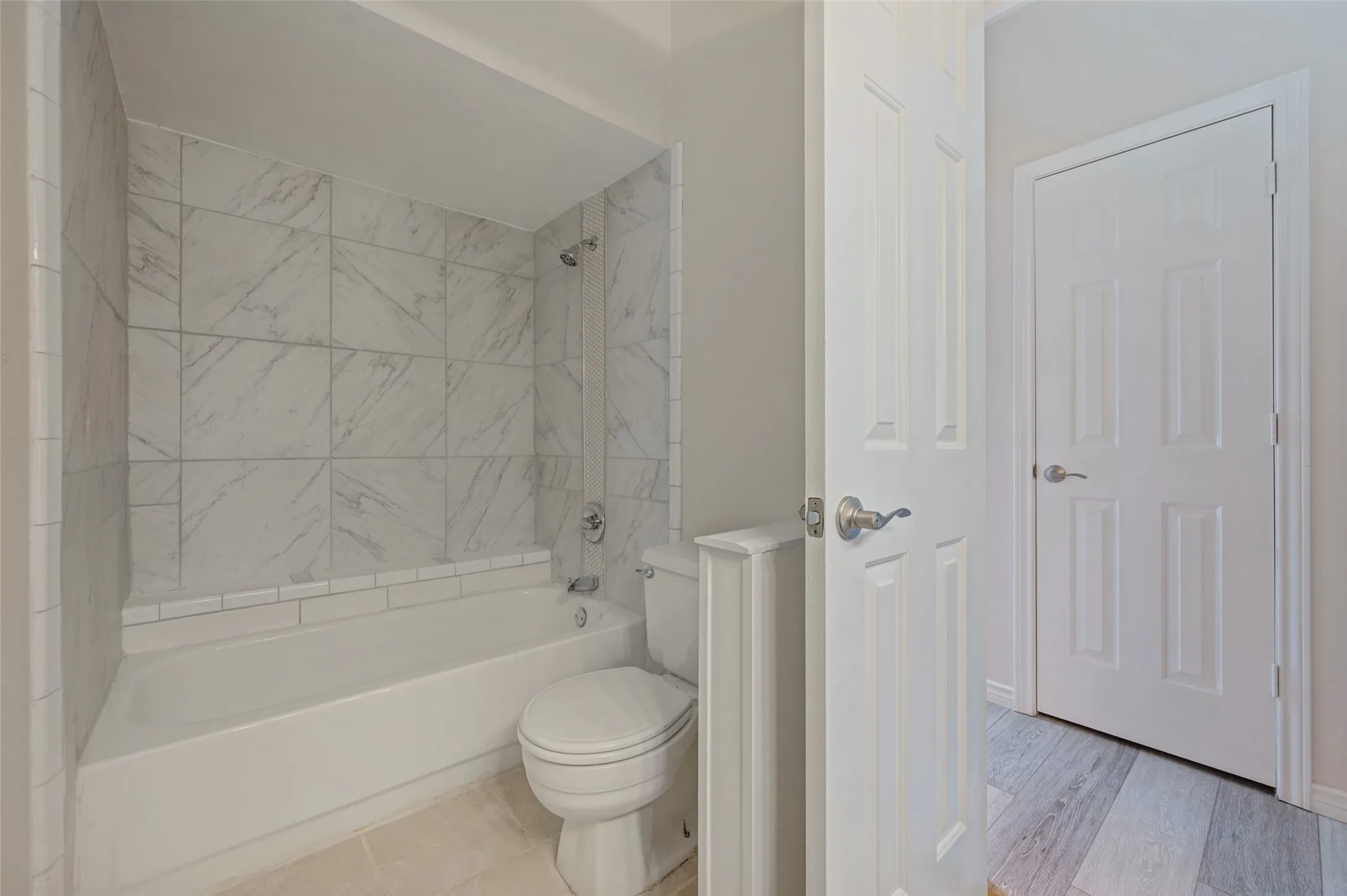 Single Family Residence For Sale in Denton County , 1404 Chesterfield Drive, Carrollton, Texas 75007, 4 Bedroom, 2 Bathroom, 2 Garage spaces, 2,132 Sqft, built in 1985, mls#21388578, Real Estate Agent in Carrollton, Homes For Sale in Denton county, Homes For Sale in Carrollton, Realtor in Carrollton Texas, Real Estate Brokerage Independent Realty Texas, Luminita Cordes Realtor