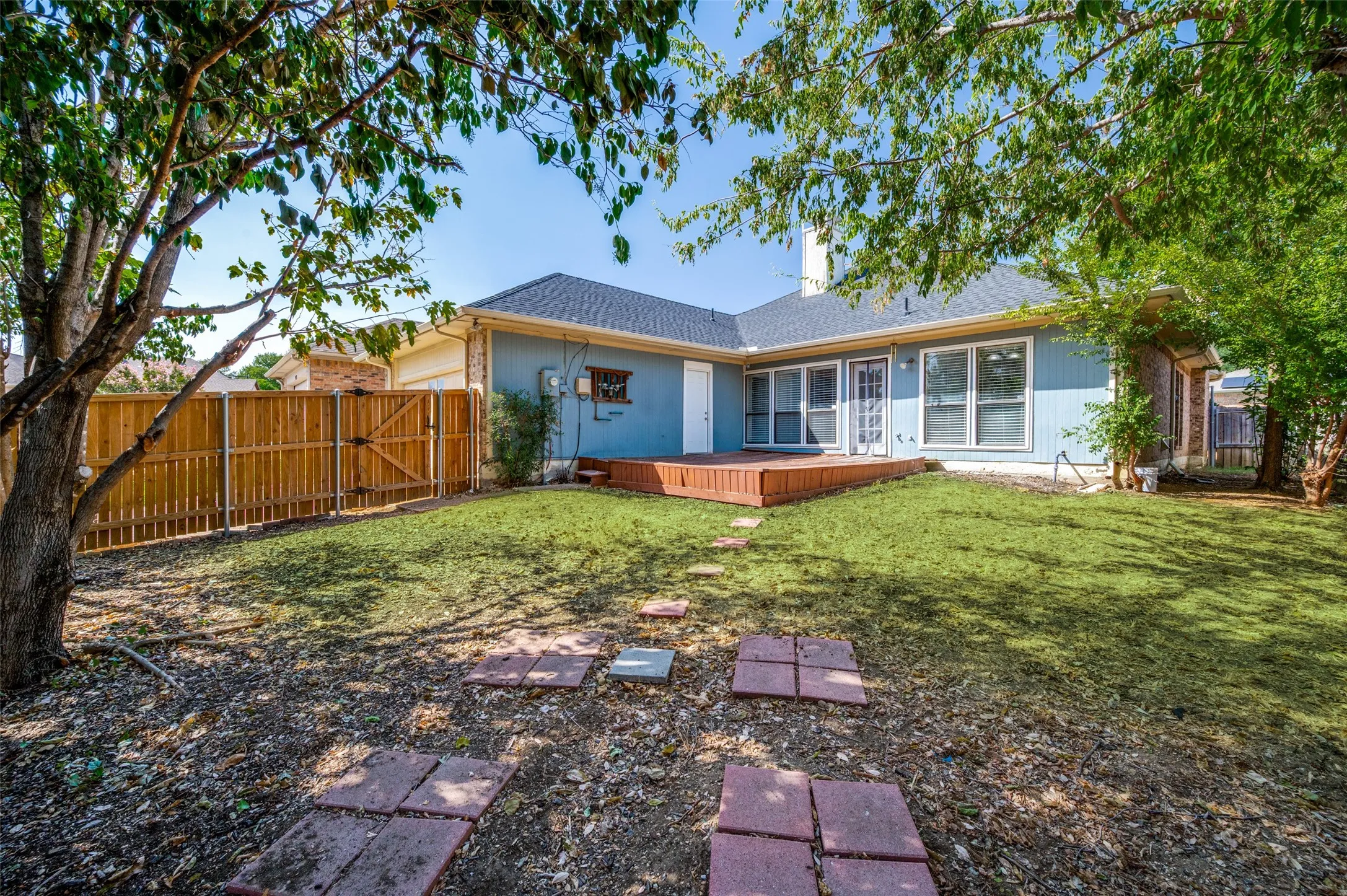 Single Family Residence For Sale in Denton County , 1404 Chesterfield Drive, Carrollton, Texas 75007, 4 Bedroom, 2 Bathroom, 2 Garage spaces, 2,132 Sqft, built in 1985, mls#21388578, Real Estate Agent in Carrollton, Homes For Sale in Denton county, Homes For Sale in Carrollton, Realtor in Carrollton Texas, Real Estate Brokerage Independent Realty Texas, Luminita Cordes Realtor