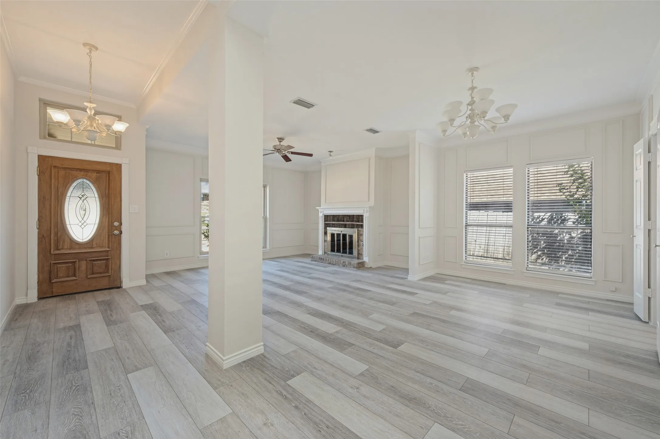 Single Family Residence For Sale in Denton County , 1404 Chesterfield Drive, Carrollton, Texas 75007, 4 Bedroom, 2 Bathroom, 2 Garage spaces, 2,132 Sqft, built in 1985, mls#21388578, Real Estate Agent in Carrollton, Homes For Sale in Denton county, Homes For Sale in Carrollton, Realtor in Carrollton Texas, Real Estate Brokerage Independent Realty Texas, Luminita Cordes Realtor