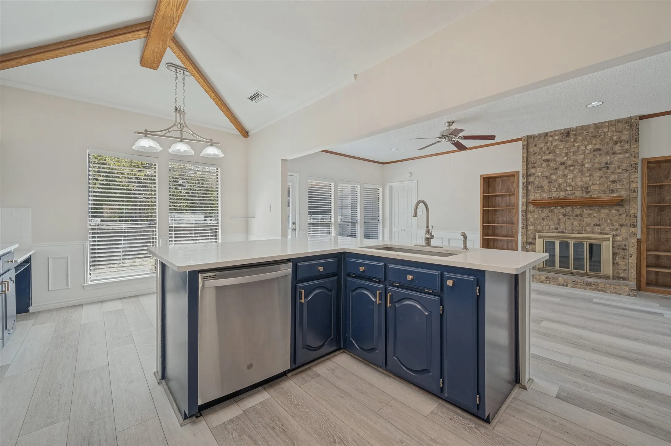 Single Family Residence For Sale in Denton County , 1404 Chesterfield Drive, Carrollton, Texas 75007, 4 Bedroom, 2 Bathroom, 2 Garage spaces, 2,132 Sqft, built in 1985, mls#21388578, Real Estate Agent in Carrollton, Homes For Sale in Denton county, Homes For Sale in Carrollton, Realtor in Carrollton Texas, Real Estate Brokerage Independent Realty Texas, Luminita Cordes Realtor