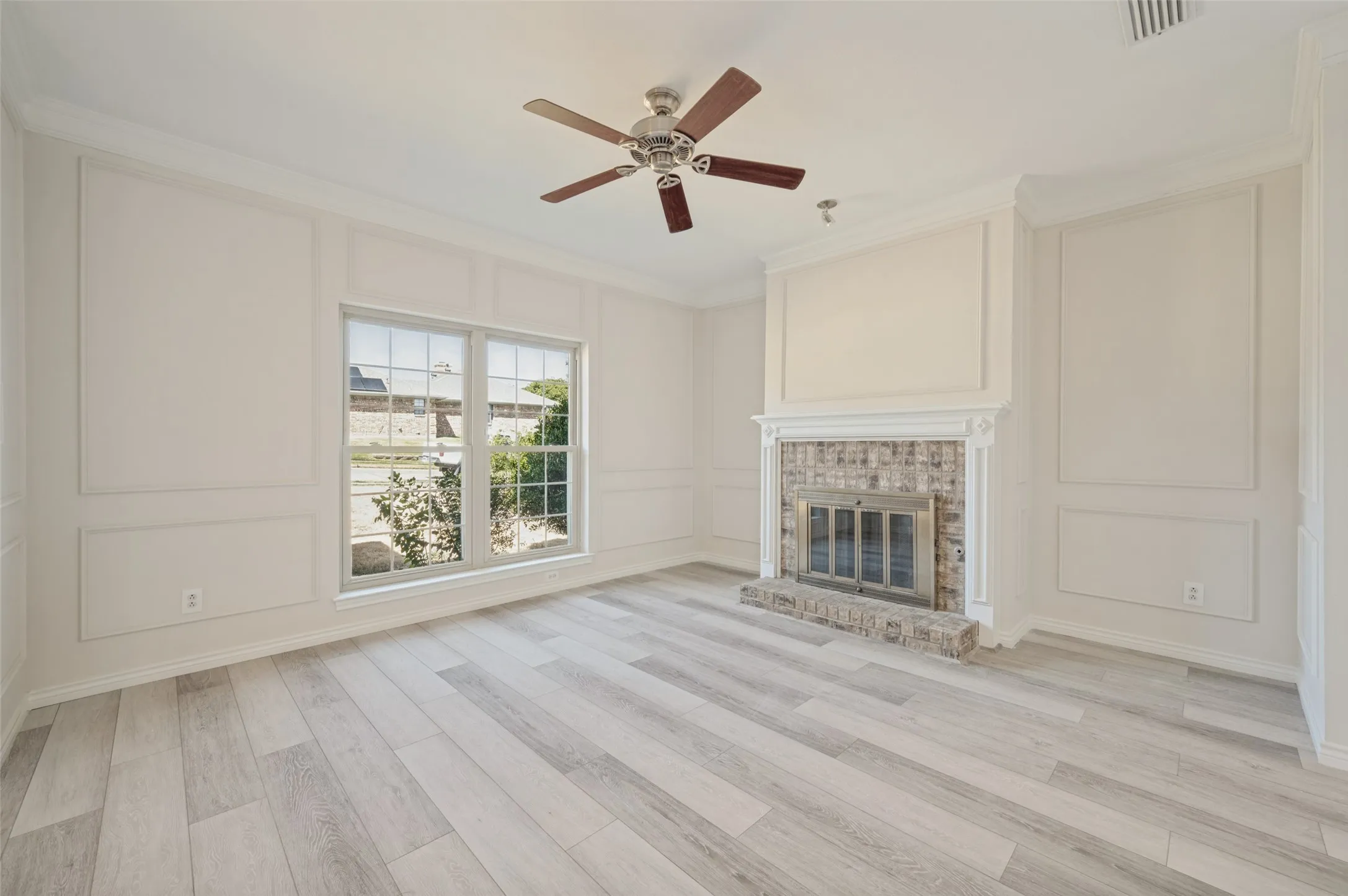 Single Family Residence For Sale in Denton County , 1404 Chesterfield Drive, Carrollton, Texas 75007, 4 Bedroom, 2 Bathroom, 2 Garage spaces, 2,132 Sqft, built in 1985, mls#21388578, Real Estate Agent in Carrollton, Homes For Sale in Denton county, Homes For Sale in Carrollton, Realtor in Carrollton Texas, Real Estate Brokerage Independent Realty Texas, Luminita Cordes Realtor