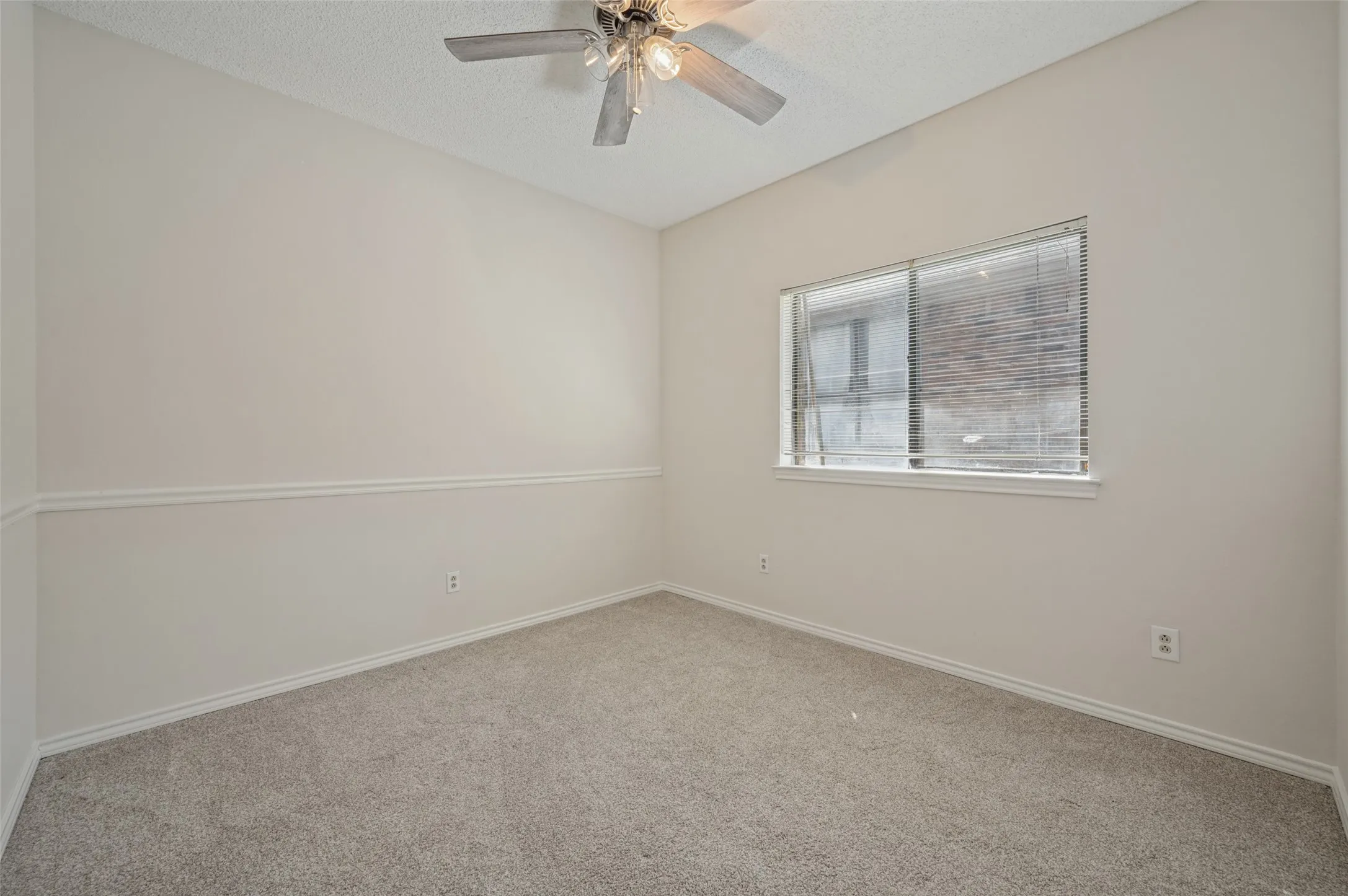 Single Family Residence For Sale in Denton County , 1404 Chesterfield Drive, Carrollton, Texas 75007, 4 Bedroom, 2 Bathroom, 2 Garage spaces, 2,132 Sqft, built in 1985, mls#21388578, Real Estate Agent in Carrollton, Homes For Sale in Denton county, Homes For Sale in Carrollton, Realtor in Carrollton Texas, Real Estate Brokerage Independent Realty Texas, Luminita Cordes Realtor