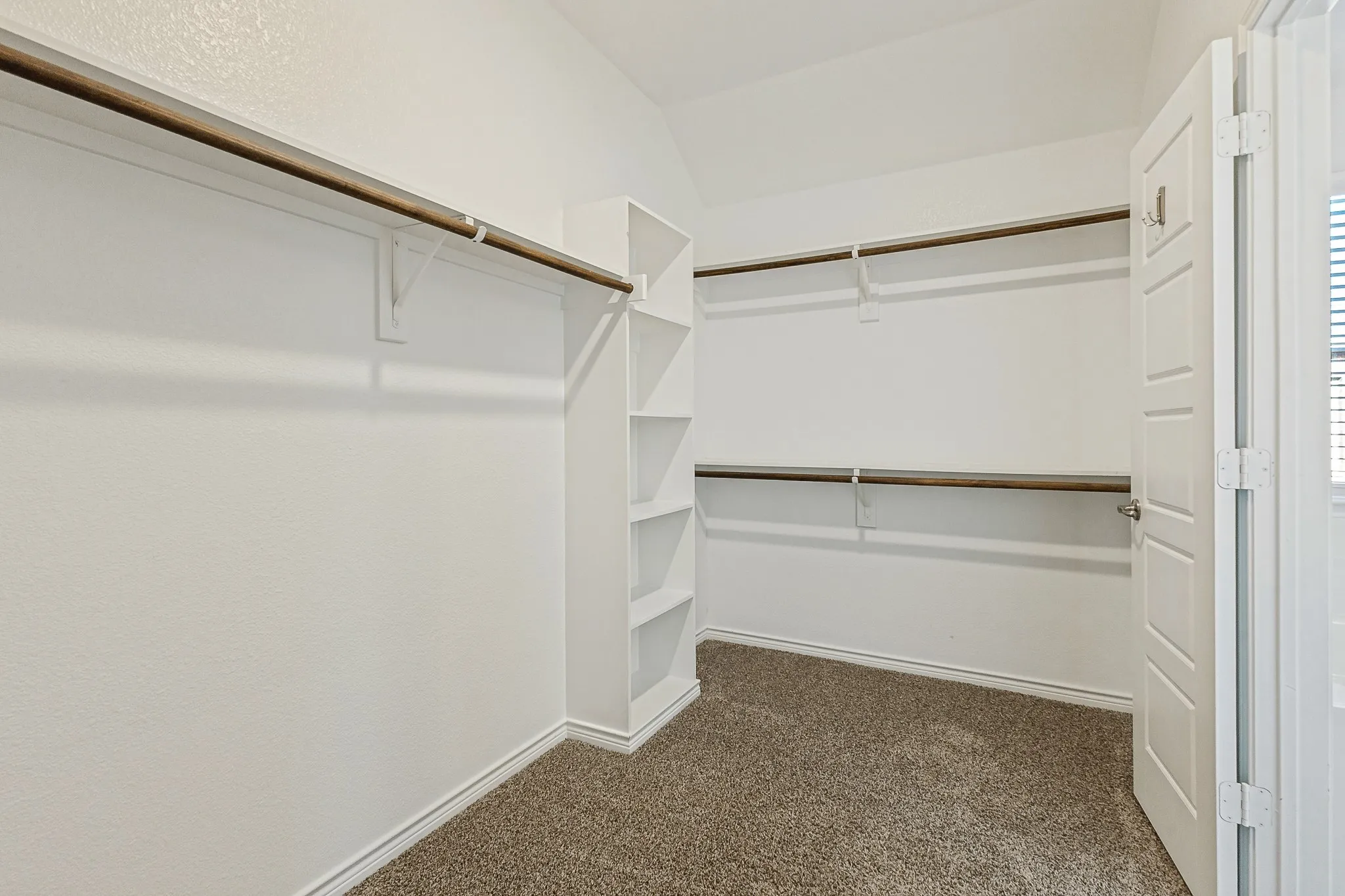 Primary En Suite Walkin Closet