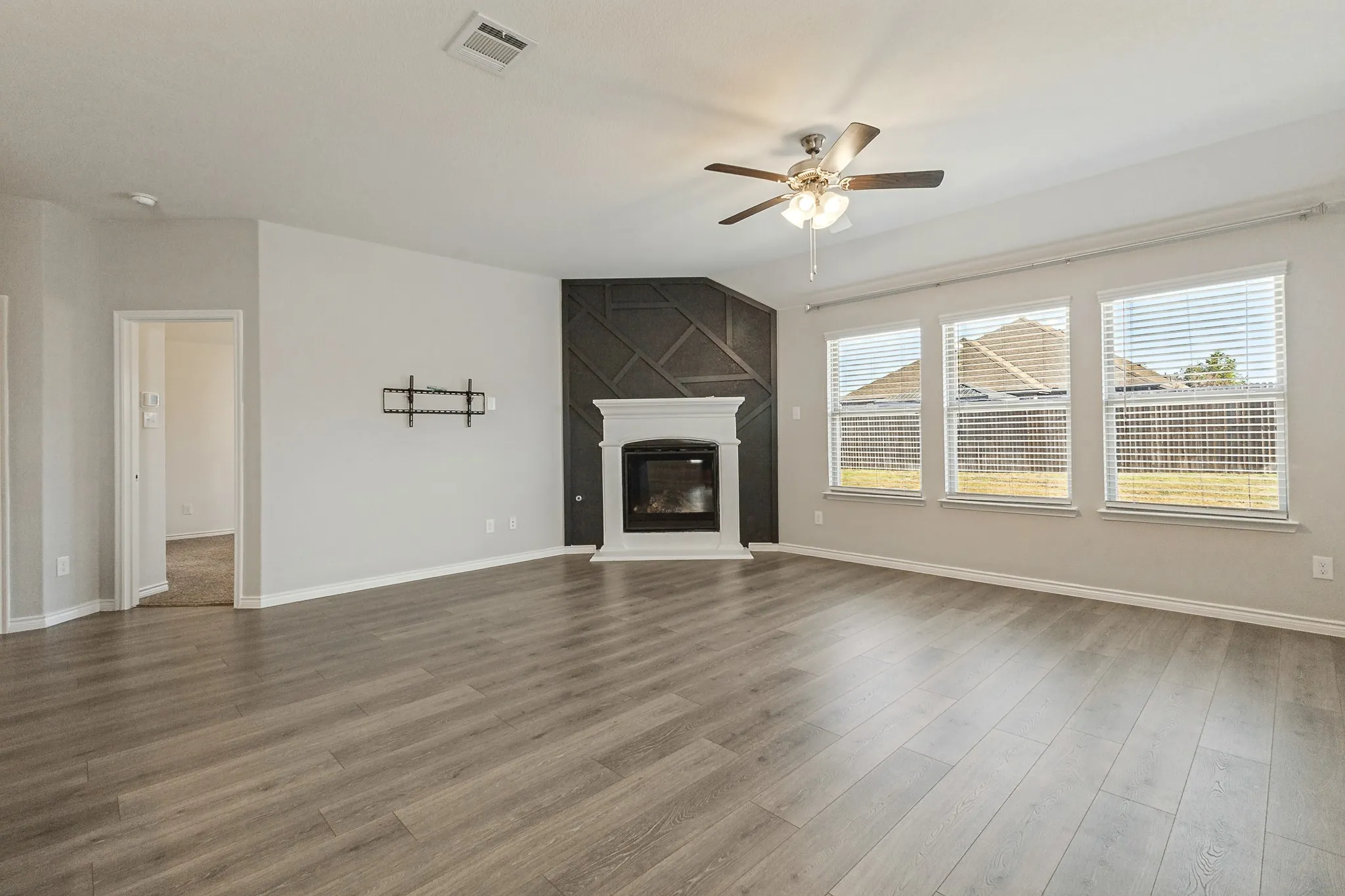 Single Family Residence For Rent in Rockwall County , 314 Gatecrest Drive, Fate, Texas 75087, 3 Bedroom, 2 Bathroom, 2 Garage spaces, 1,760 Sqft, built in 2022, mls#21388221, Real Estate Agent in Fate, Homes For Rent in Rockwall county, Homes For Rent in Fate, Realtor in Fate Texas, Real Estate Brokerage Independent Realty Texas, Luminita Cordes Realtor
