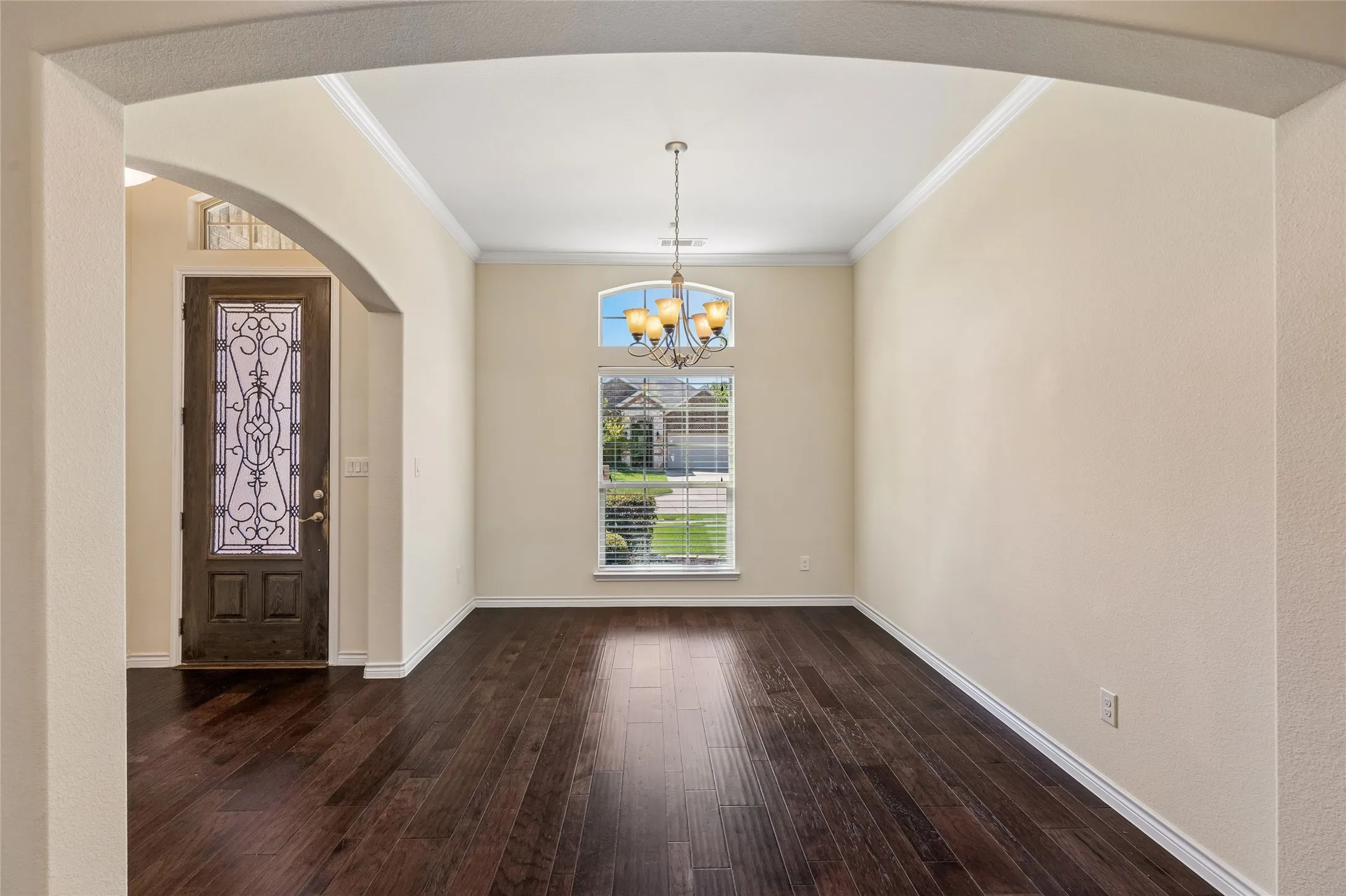 Single Family Residence For Sale in Tarrant County , 3907 Gentle Breeze Court, Arlington, Texas 76017, 3 Bedroom, 3 Bathroom, 2 Garage spaces, 2,654 Sqft, built in 2016, mls#21387865, Real Estate Agent in Arlington, Homes For Sale in Tarrant county, Homes For Sale in Arlington, Realtor in Arlington Texas, Real Estate Brokerage Independent Realty Texas, Luminita Cordes Realtor
