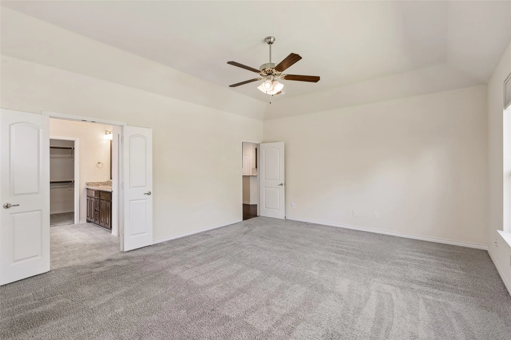 Single Family Residence For Sale in Tarrant County , 3907 Gentle Breeze Court, Arlington, Texas 76017, 3 Bedroom, 3 Bathroom, 2 Garage spaces, 2,654 Sqft, built in 2016, mls#21387865, Real Estate Agent in Arlington, Homes For Sale in Tarrant county, Homes For Sale in Arlington, Realtor in Arlington Texas, Real Estate Brokerage Independent Realty Texas, Luminita Cordes Realtor