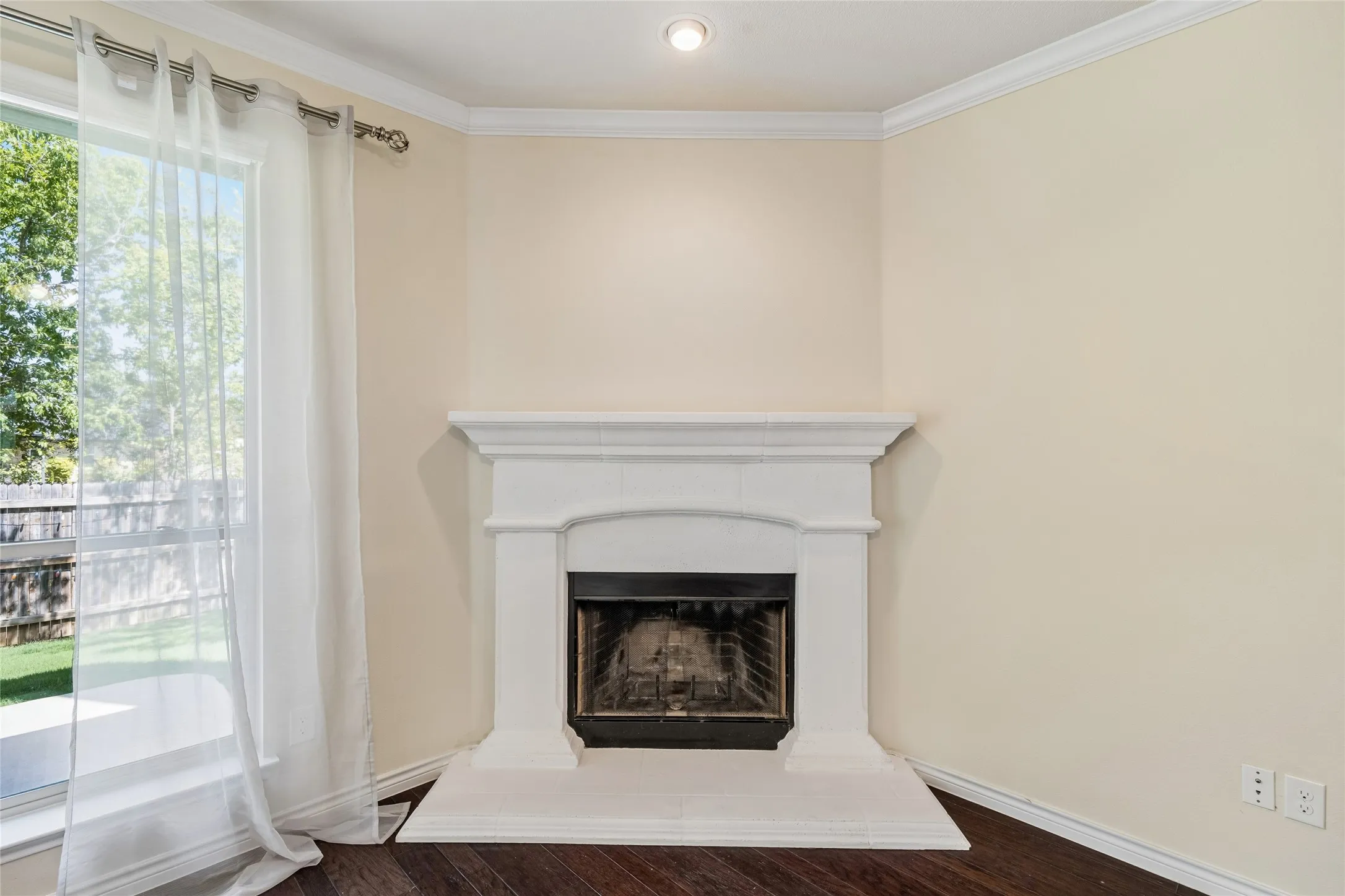 Single Family Residence For Sale in Tarrant County , 3907 Gentle Breeze Court, Arlington, Texas 76017, 3 Bedroom, 3 Bathroom, 2 Garage spaces, 2,654 Sqft, built in 2016, mls#21387865, Real Estate Agent in Arlington, Homes For Sale in Tarrant county, Homes For Sale in Arlington, Realtor in Arlington Texas, Real Estate Brokerage Independent Realty Texas, Luminita Cordes Realtor