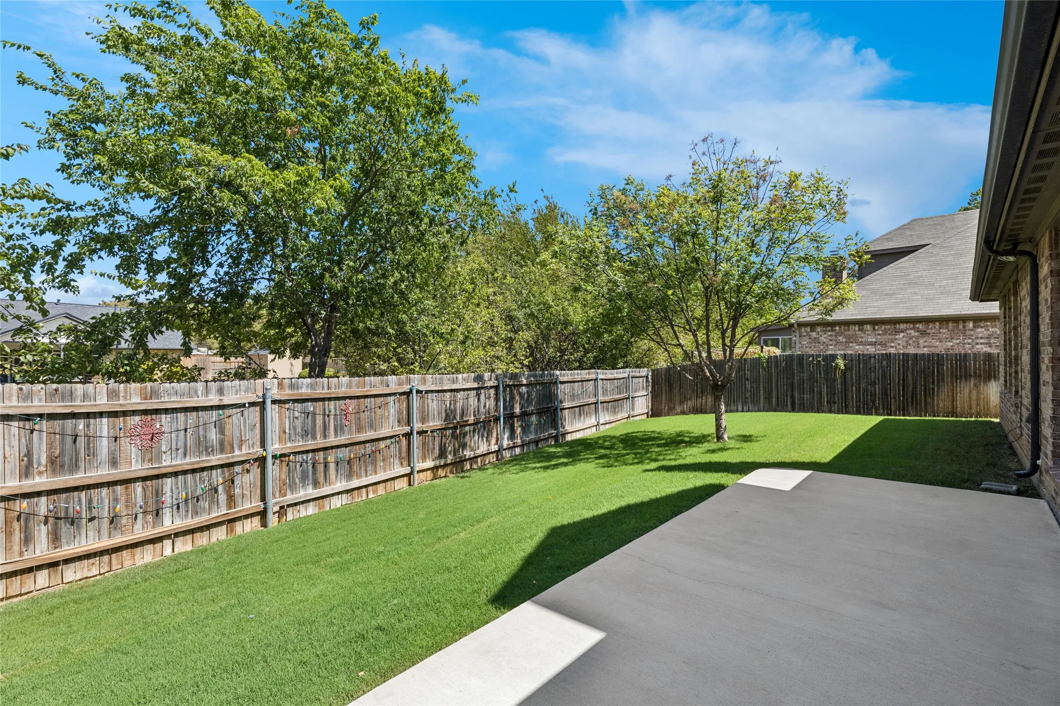 Single Family Residence For Sale in Tarrant County , 3907 Gentle Breeze Court, Arlington, Texas 76017, 3 Bedroom, 3 Bathroom, 2 Garage spaces, 2,654 Sqft, built in 2016, mls#21387865, Real Estate Agent in Arlington, Homes For Sale in Tarrant county, Homes For Sale in Arlington, Realtor in Arlington Texas, Real Estate Brokerage Independent Realty Texas, Luminita Cordes Realtor