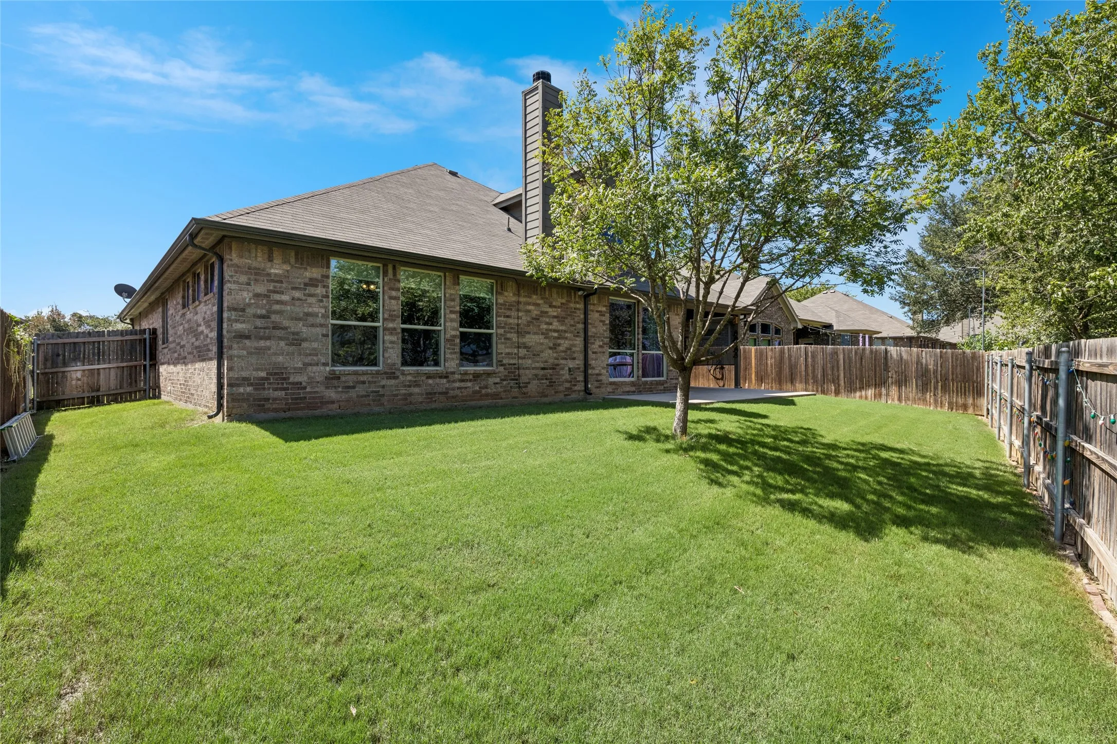 Single Family Residence For Sale in Tarrant County , 3907 Gentle Breeze Court, Arlington, Texas 76017, 3 Bedroom, 3 Bathroom, 2 Garage spaces, 2,654 Sqft, built in 2016, mls#21387865, Real Estate Agent in Arlington, Homes For Sale in Tarrant county, Homes For Sale in Arlington, Realtor in Arlington Texas, Real Estate Brokerage Independent Realty Texas, Luminita Cordes Realtor