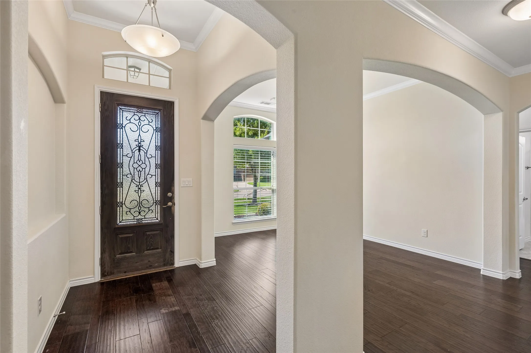 Single Family Residence For Sale in Tarrant County , 3907 Gentle Breeze Court, Arlington, Texas 76017, 3 Bedroom, 3 Bathroom, 2 Garage spaces, 2,654 Sqft, built in 2016, mls#21387865, Real Estate Agent in Arlington, Homes For Sale in Tarrant county, Homes For Sale in Arlington, Realtor in Arlington Texas, Real Estate Brokerage Independent Realty Texas, Luminita Cordes Realtor