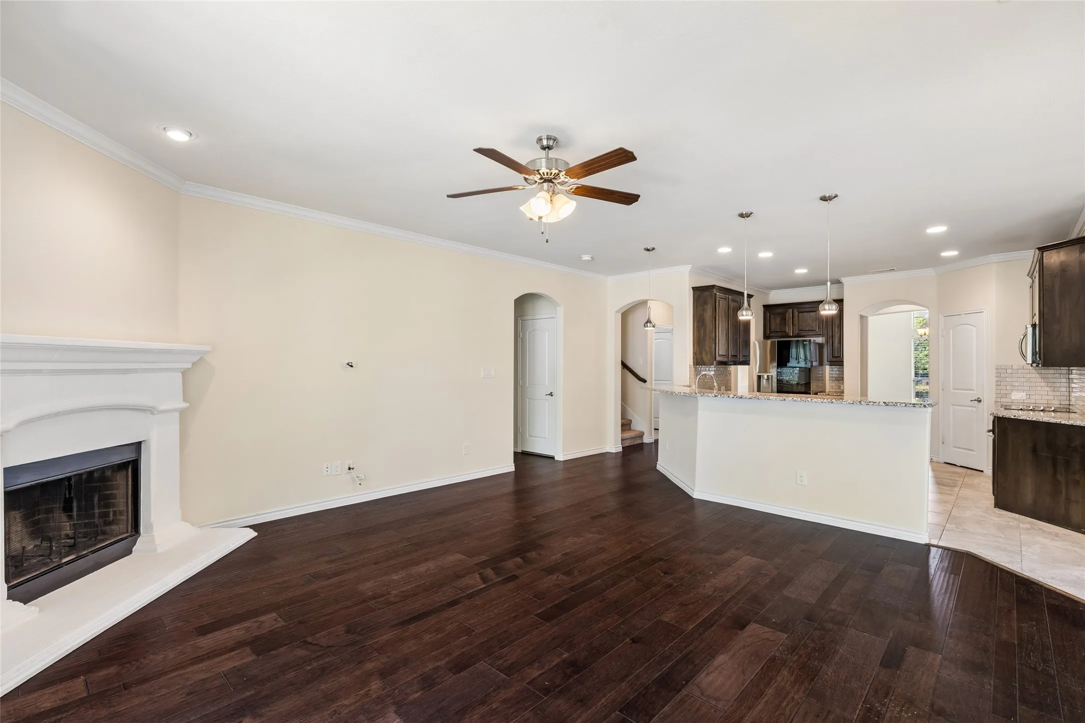 Single Family Residence For Sale in Tarrant County , 3907 Gentle Breeze Court, Arlington, Texas 76017, 3 Bedroom, 3 Bathroom, 2 Garage spaces, 2,654 Sqft, built in 2016, mls#21387865, Real Estate Agent in Arlington, Homes For Sale in Tarrant county, Homes For Sale in Arlington, Realtor in Arlington Texas, Real Estate Brokerage Independent Realty Texas, Luminita Cordes Realtor